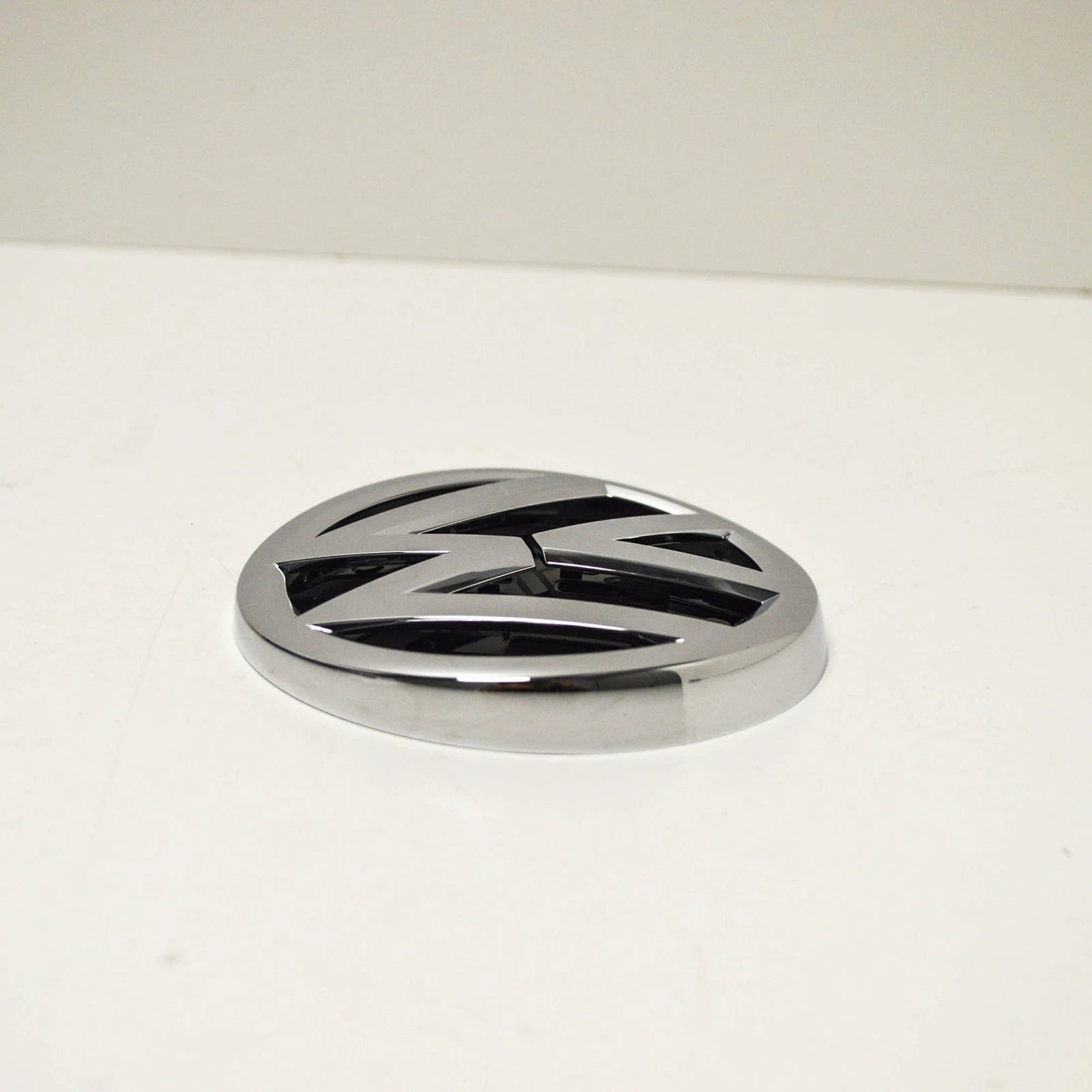 NEW VOLKSWAGEN GOLF MK7 TRUNK LID BADGE EMBLEM 5G0853617A 2015 ORIGINAL