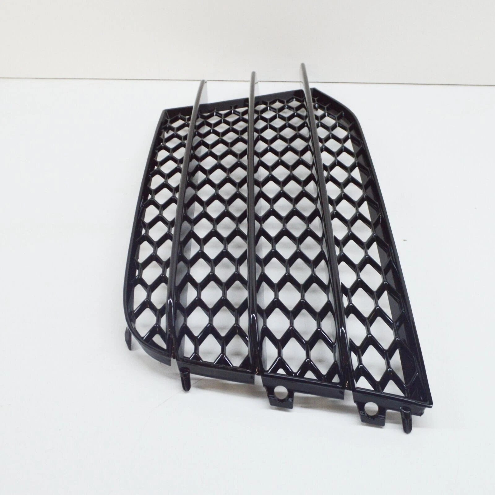 NEW AUDI TT 8J9 FRONT BUMPER RIGT BUMPER GRILLE 8J0807682GT94 GENUINE