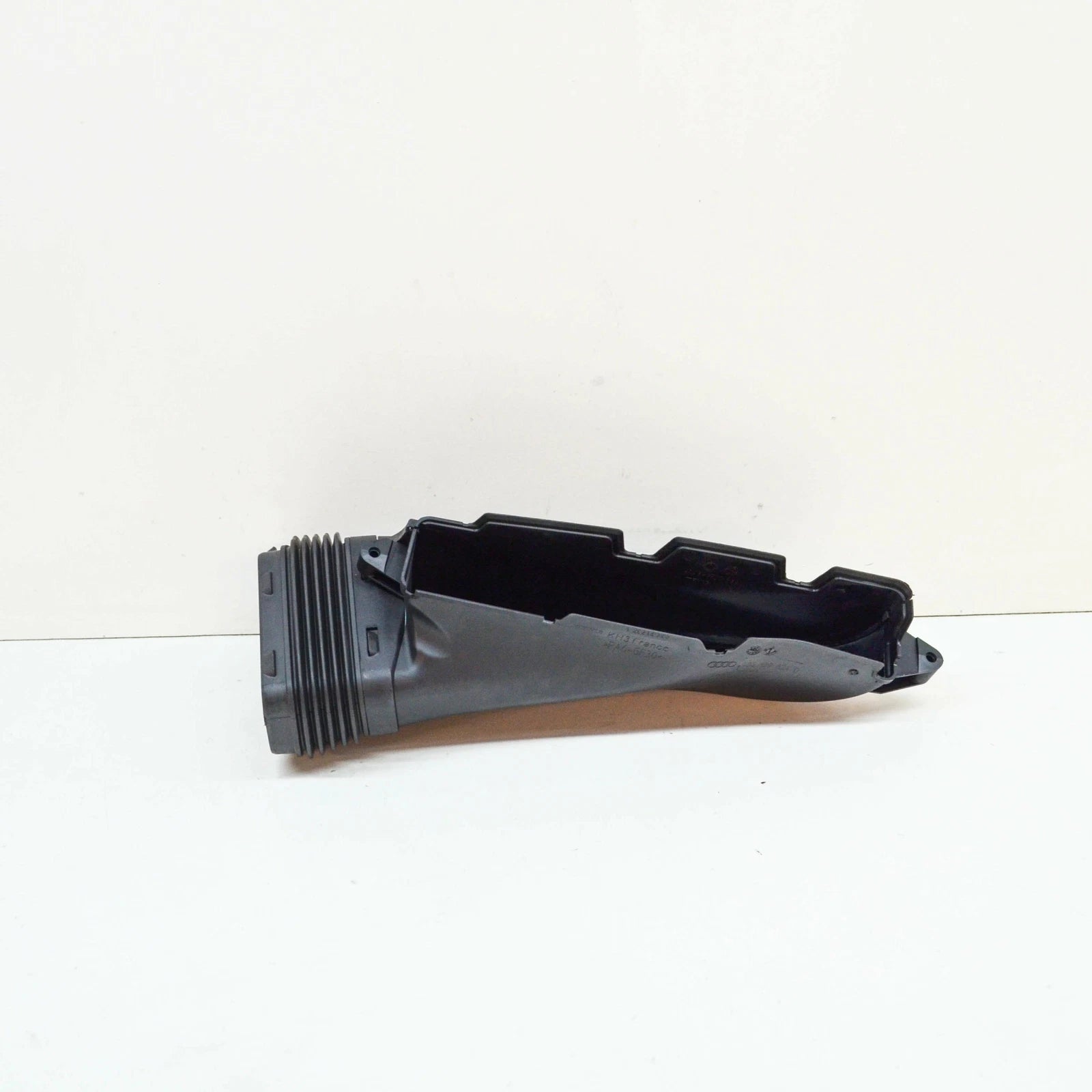 NEW AUDI A6 C6 RIGHT AIR INTAKE DUCT 4G0129624D