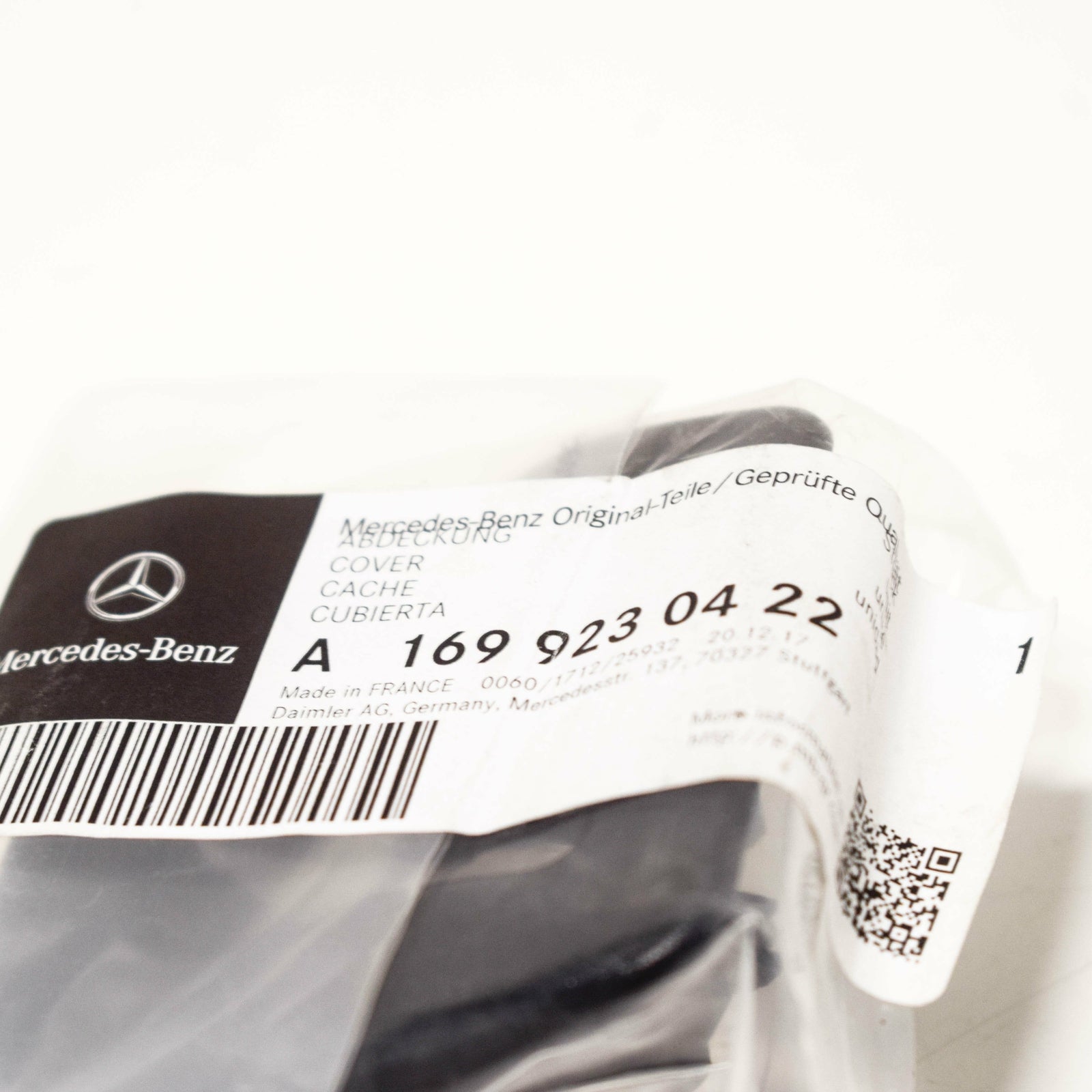 NEW MERCEDES-BENZ A W169 REAR SEAT RIGHT OUTSIDE COVER A1699230422 ORIGINAL