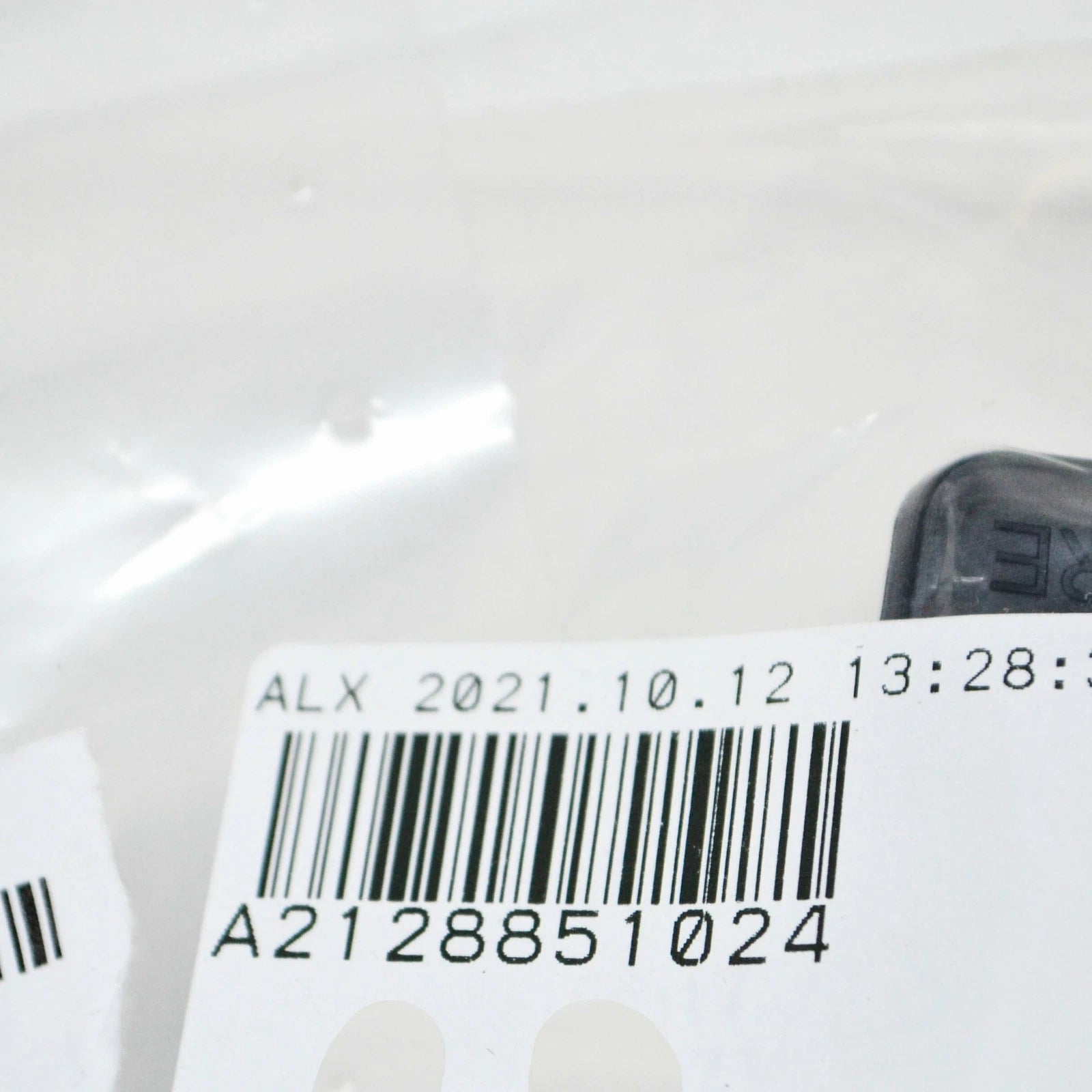 NEW MERCEDES-BENZ E W212 FRONT BUMPER RIGHT COVER BRACKET A2128851024 ORIGINAL