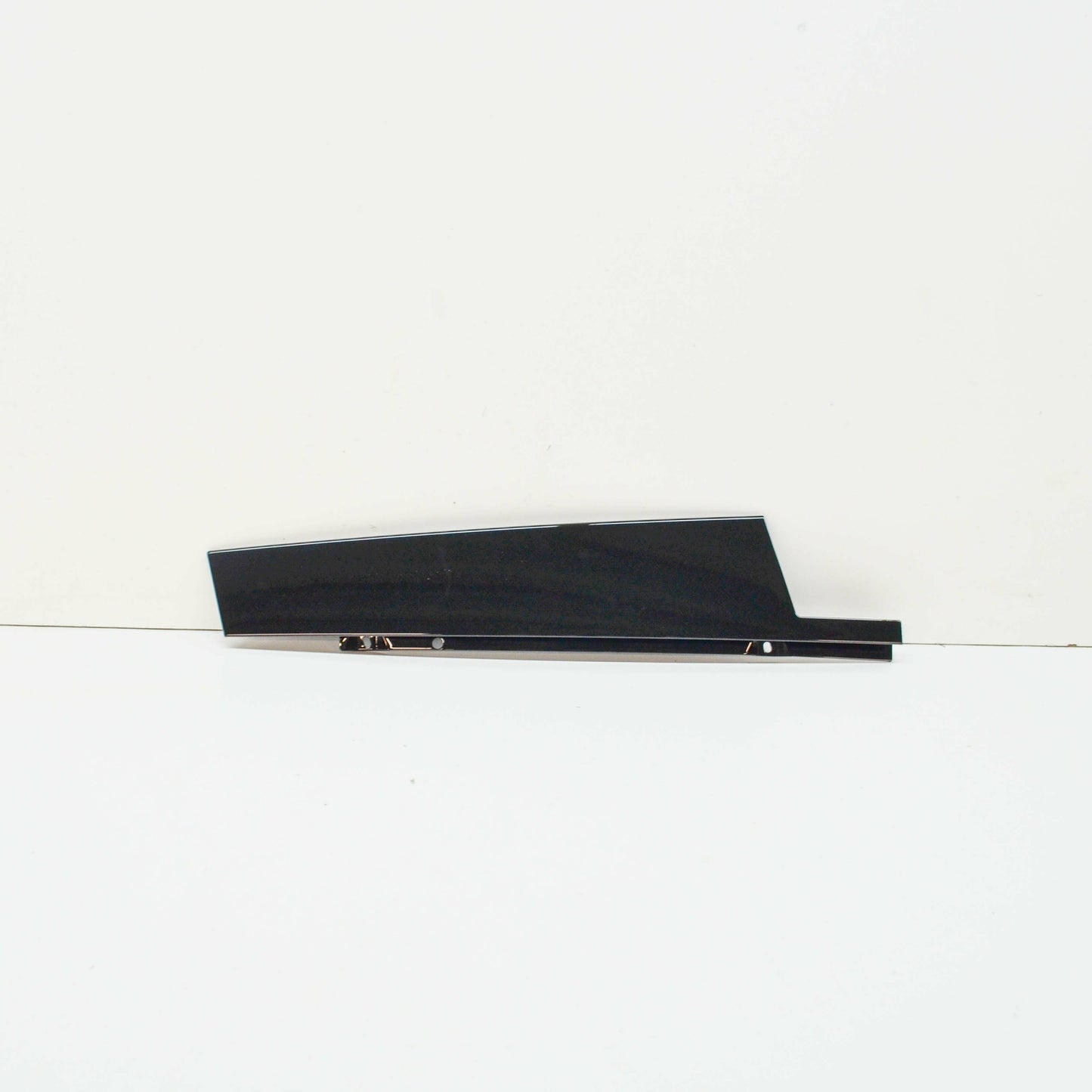 NEW MB GLC X253 FRONT LEFT DOOR EXTERIOR B-PILLAR TRIM A2536900187 ORIGINAL