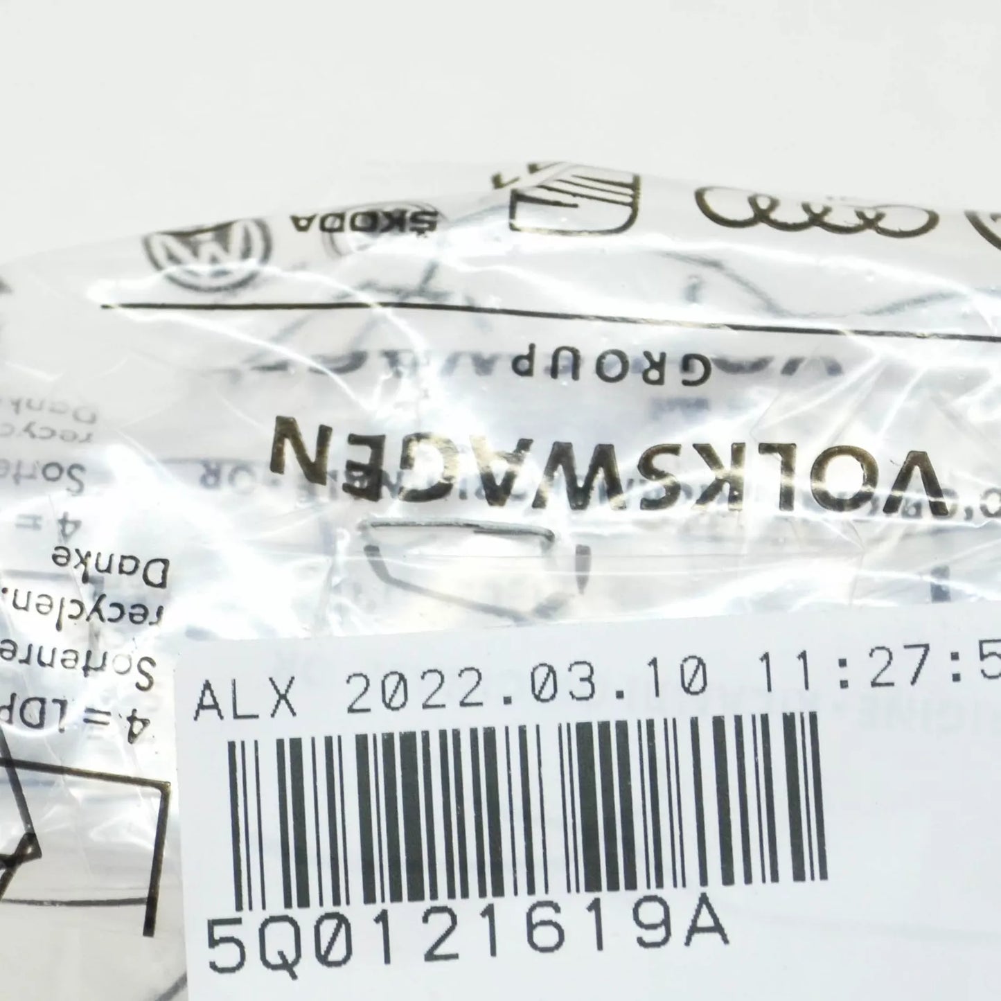 NEW AUDI A3 8V COOLING SYSTEM QUICK ACTING COUPLING 5Q0121619A ORIGINAL