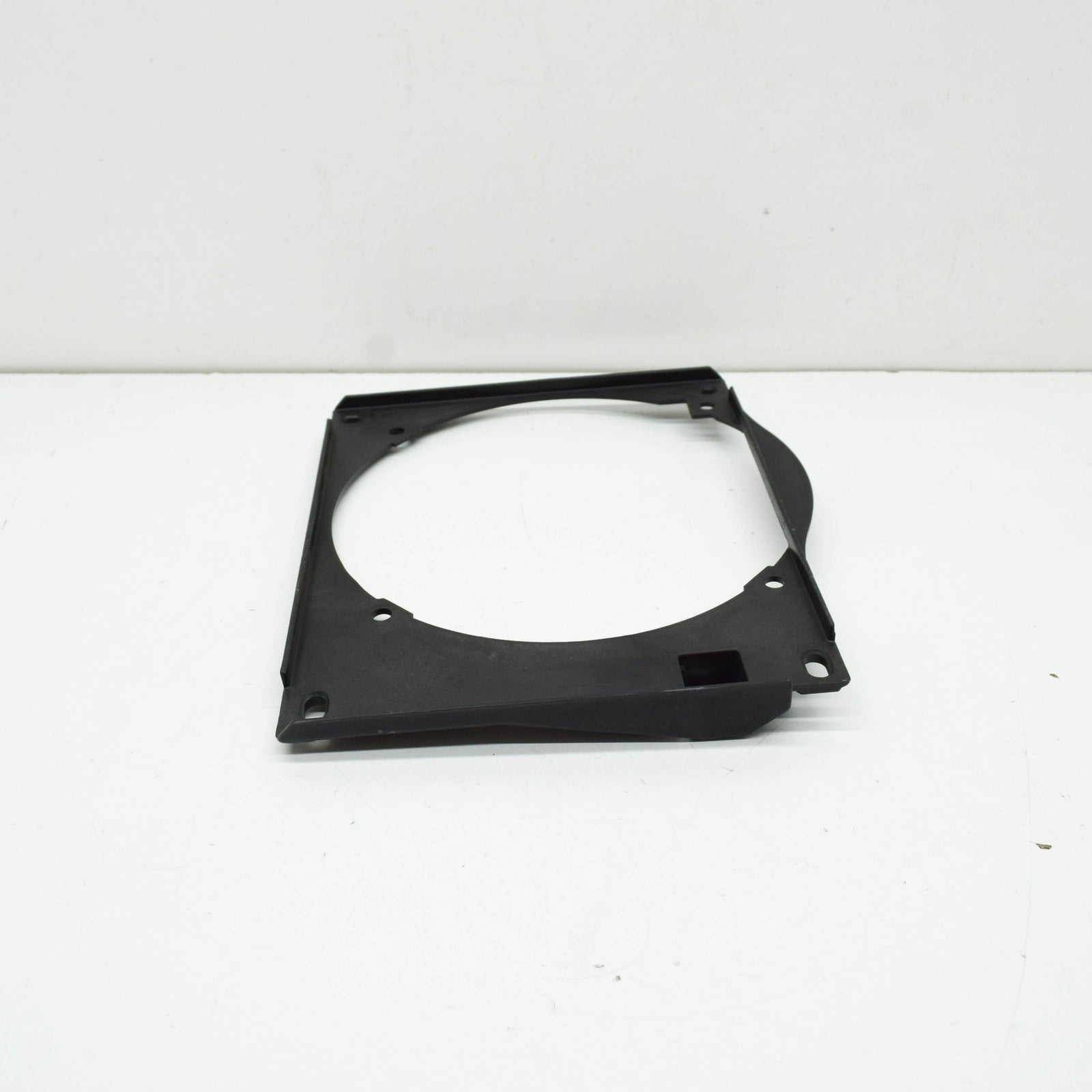 NEW MB CLK C209 ENGINE OIL COOLING FAN RADIATOR SHROUD A2095051030 ORIGINAL