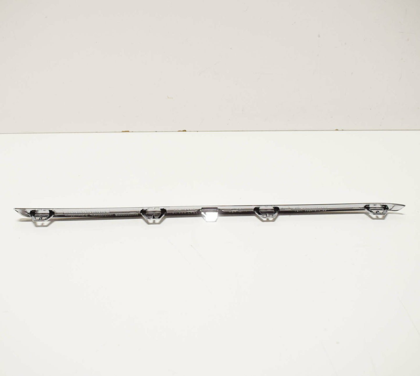 NEW MB GLA X156 FRONT BUMPER RIGHT DECORATIVE STRIP CHROME TRIM A1568851021