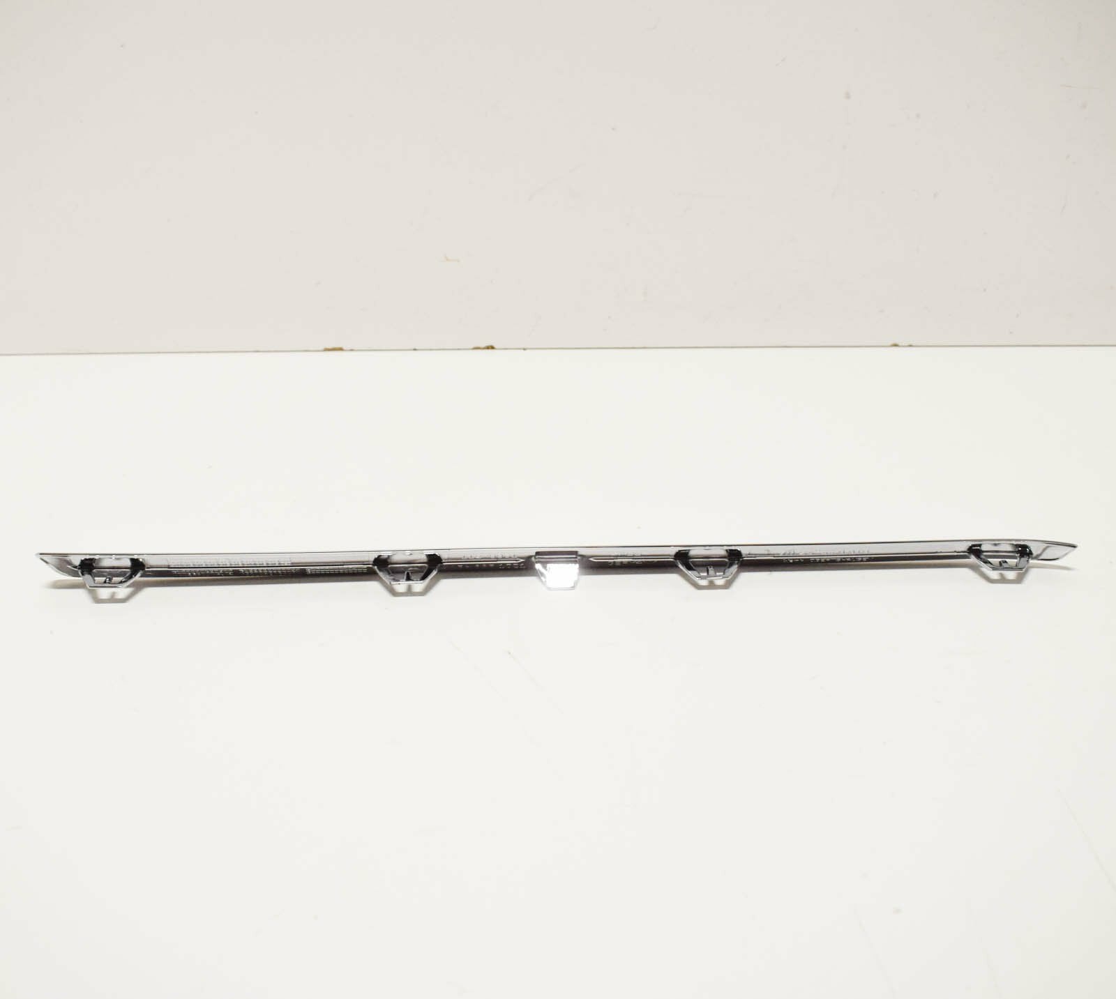 NEW MB GLA X156 FRONT BUMPER RIGHT DECORATIVE STRIP CHROME TRIM A1568851021