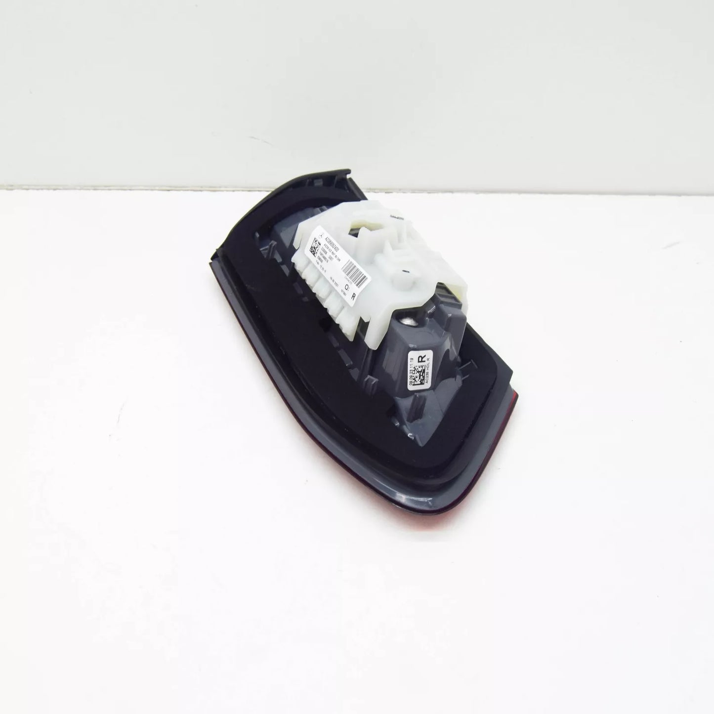 NEW MERCEDES-BENZ E COUPE C238 REAR RIGHT TAILGATE TAILLIGHT A2389062400