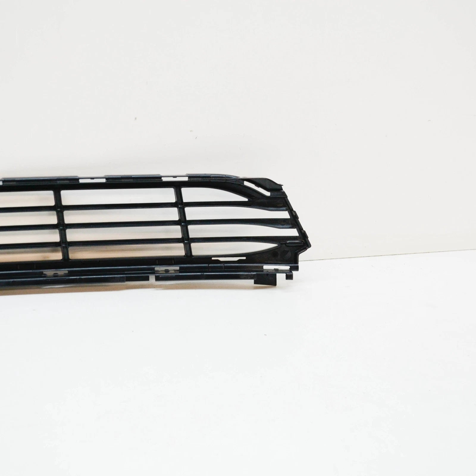 NEW BMW 7 G11 FRONT BUMPER CENTER AIR INTAKE GRILLE 51117486832 ORIGINAL