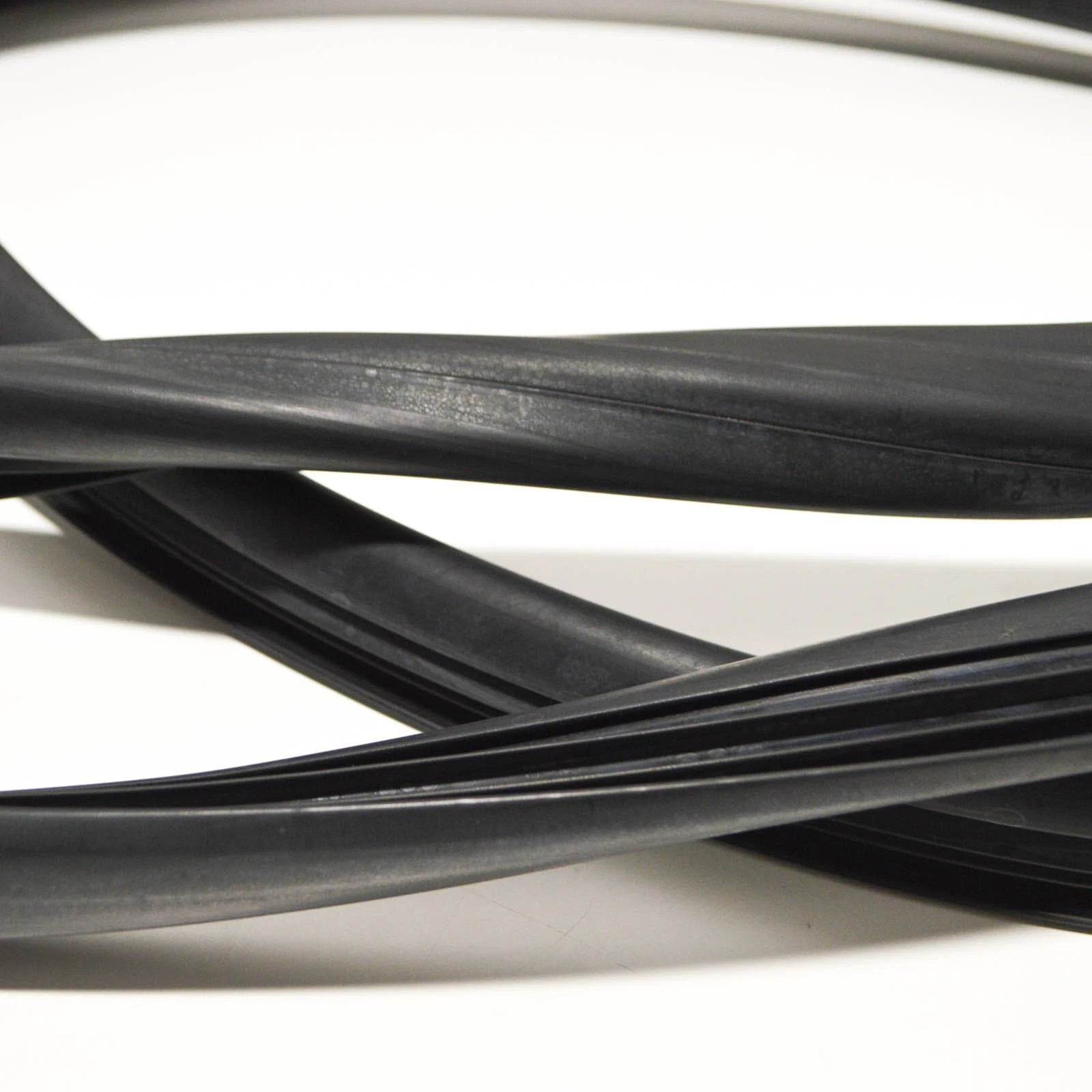 NEW MERCEDES-BENZ G W463 FRONT WINDSCREEN SEAL A4606710320 ORIGINAL