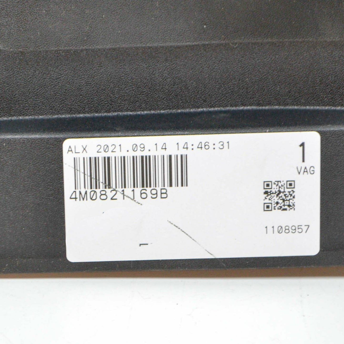 NEW AUDI Q7 SQ7 4M FRONT LEFT BONNET HOOD SEAL 4M0821169B ORIGINAL