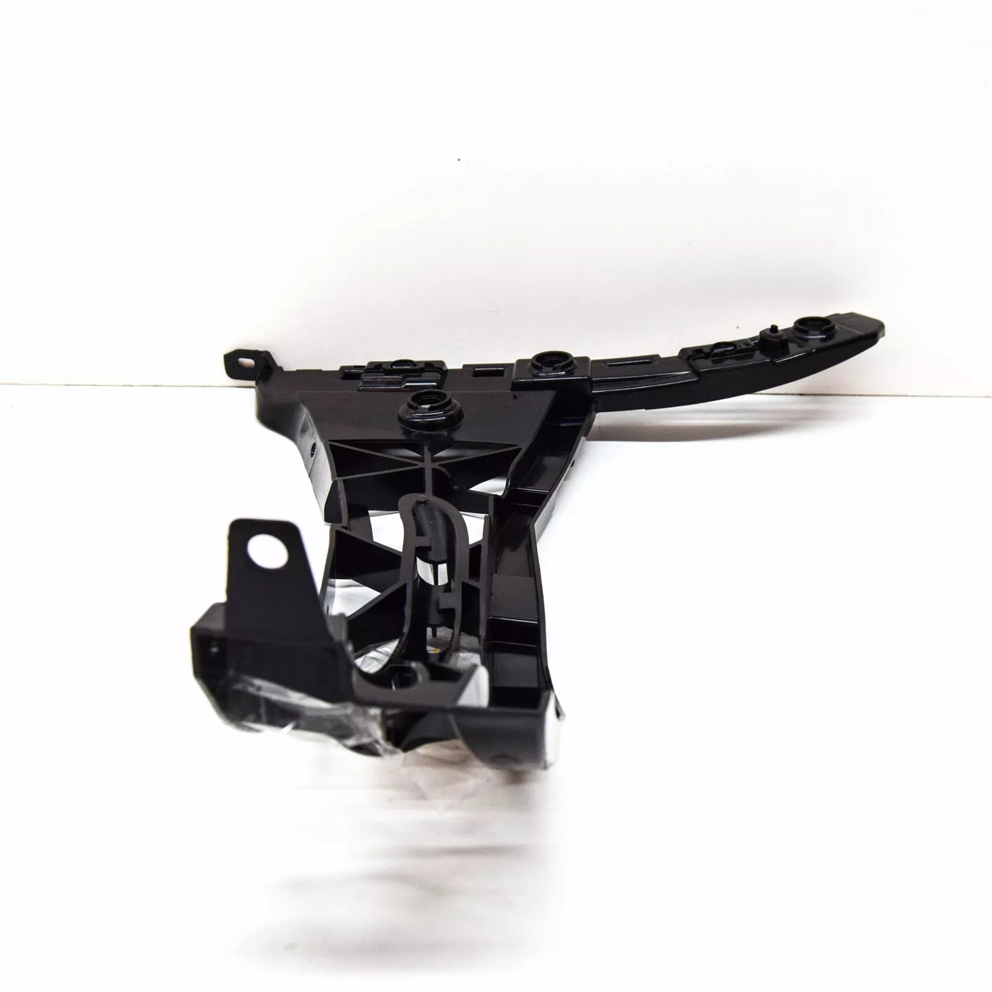 NEW MERCEDES BENZ C CLASS W205 REAR RIGHT BUMPER BRACKET A2058800630 2017