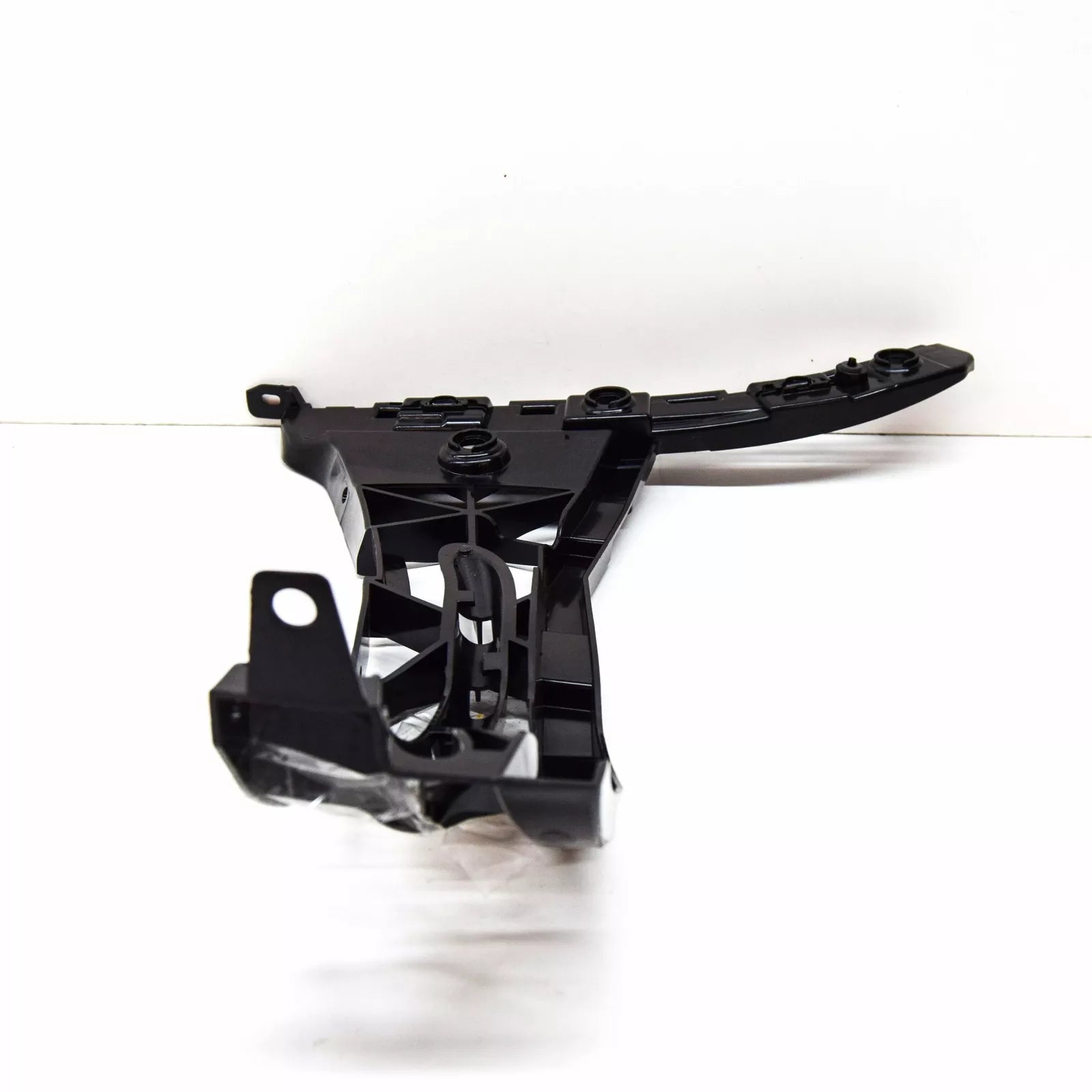 NEW MERCEDES BENZ C CLASS W205 REAR RIGHT BUMPER BRACKET A2058800630 2017