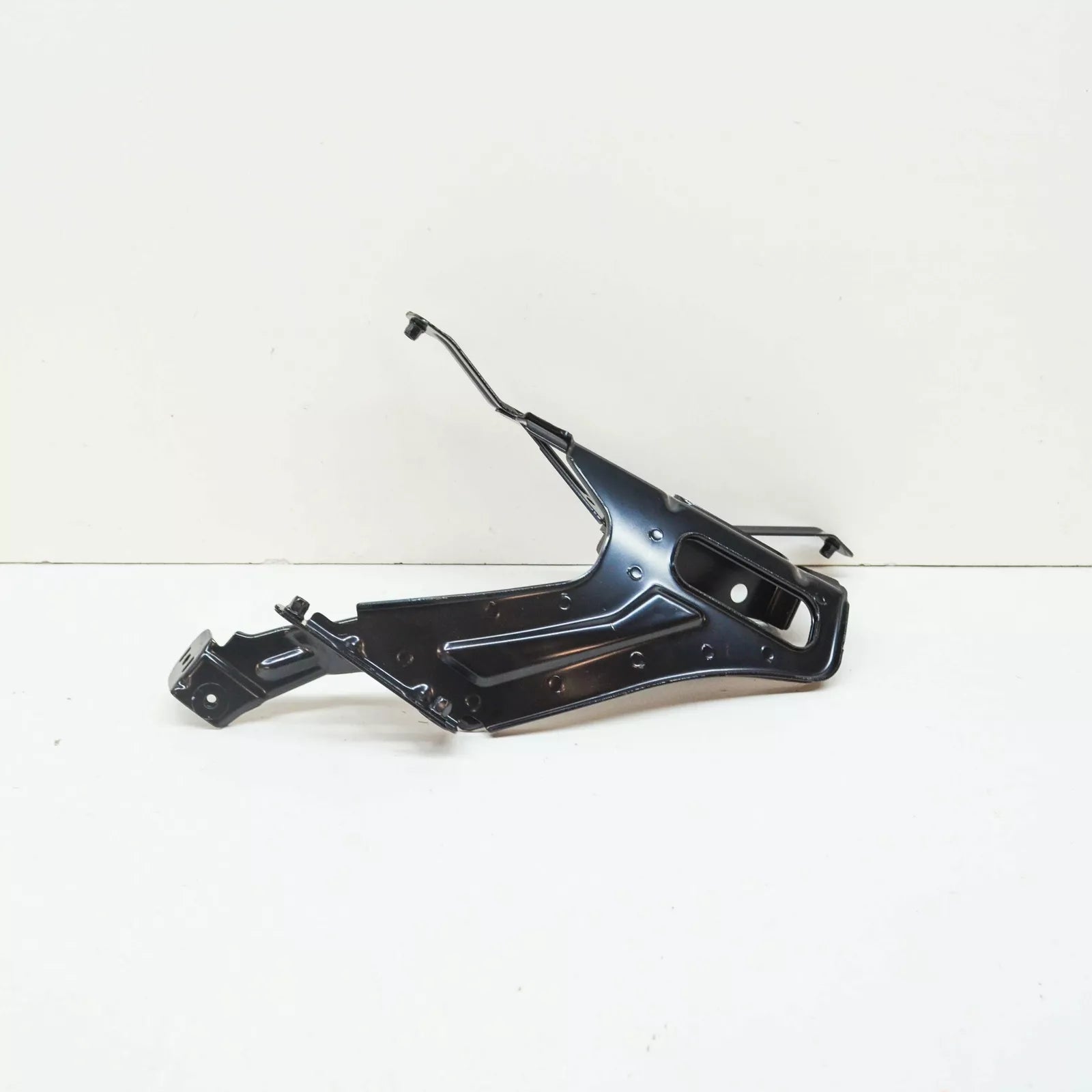 NEW AUDI A6 C8 FRONT LEFT FENDER WING HOLDER BRACKET 4K0821131