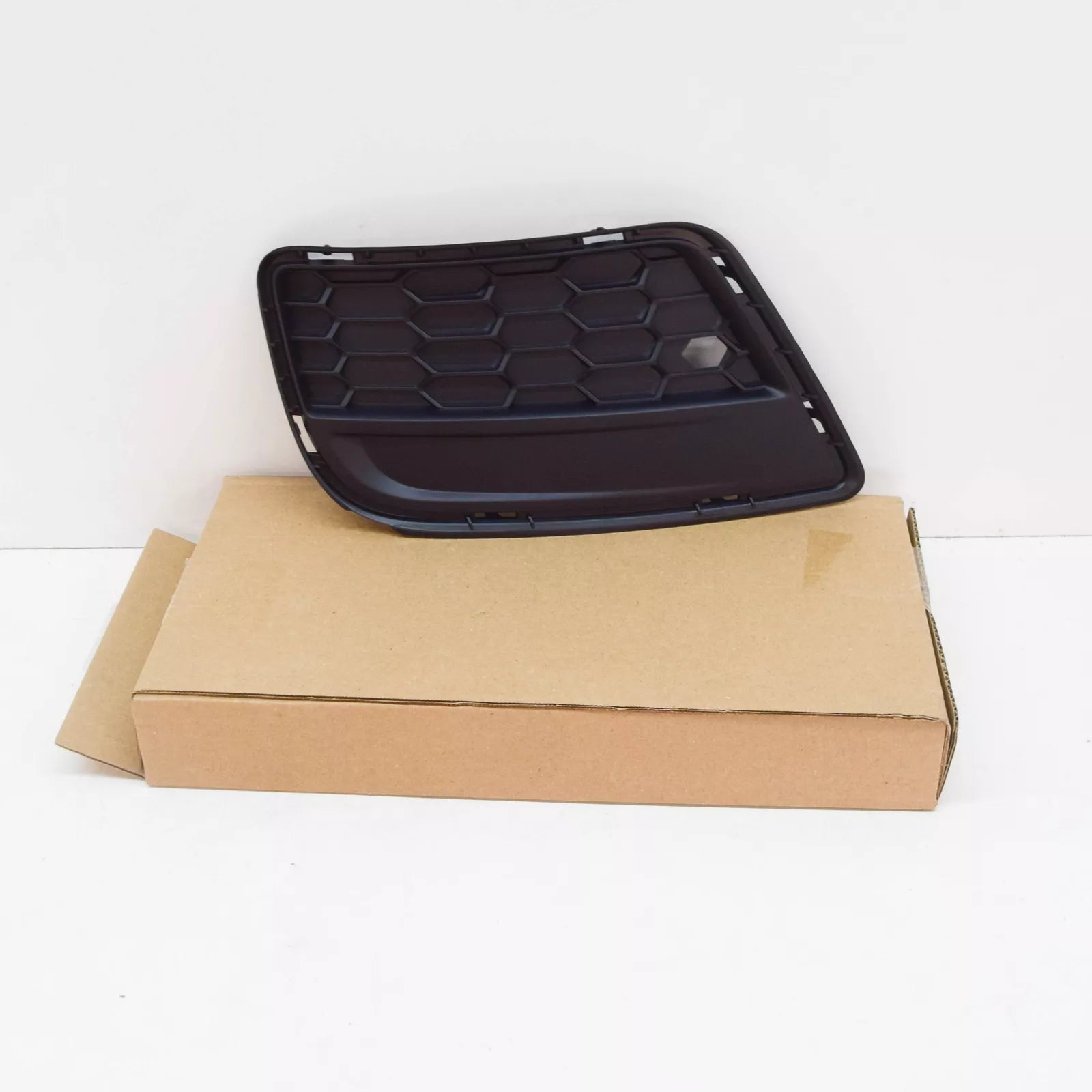 NEW BMW X3 F25 M SPORT FRONT BUMPER LEFT SIDE FOG GRILLE 51118050445 ORIGINAL