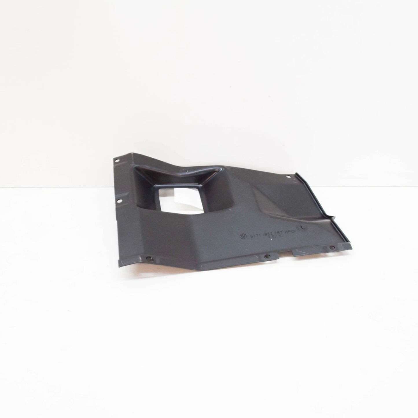 NEW BMW 3 E30 FRONT LEFT LOWER FENDER LINER PART W/AIRDUCT 51711962767 ORIGINAL