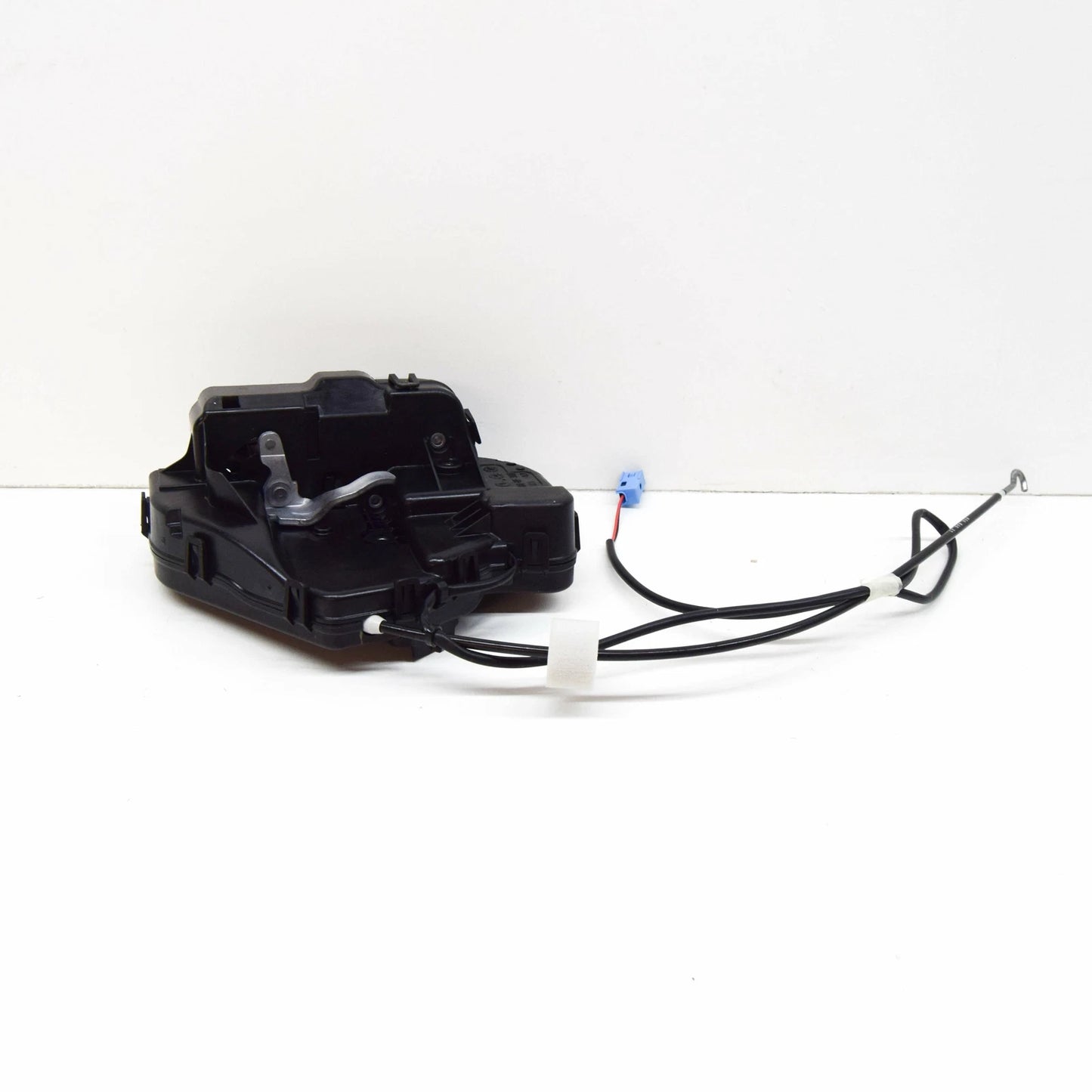 NEW MERCEDES-BENZ E-CLASS W211 REAR LEFT DOOR LOCK A2117300735