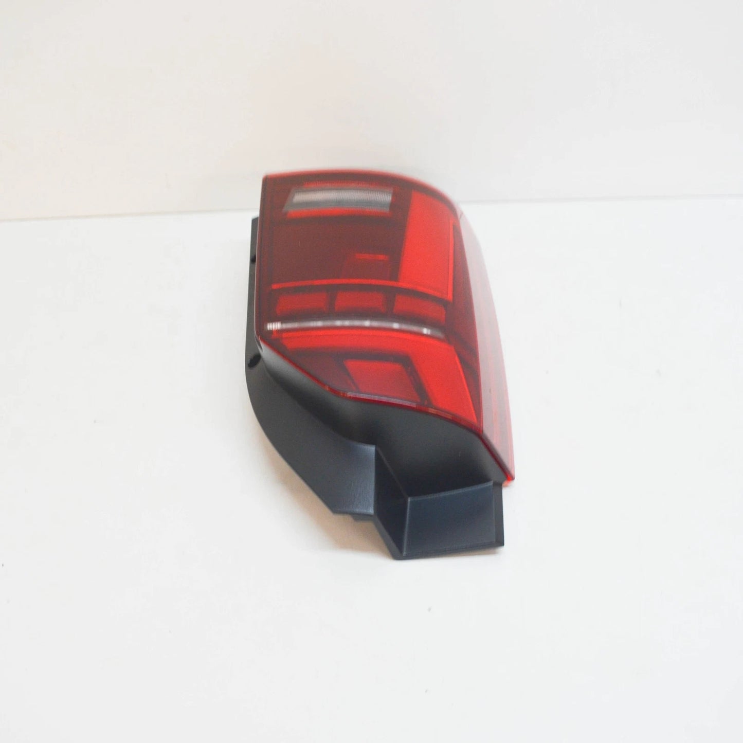 NEW VW TRANSPORTER MULTIVAN T6 REAR LEFT TAILLIGHT 7LA945207C ORIGINAL
