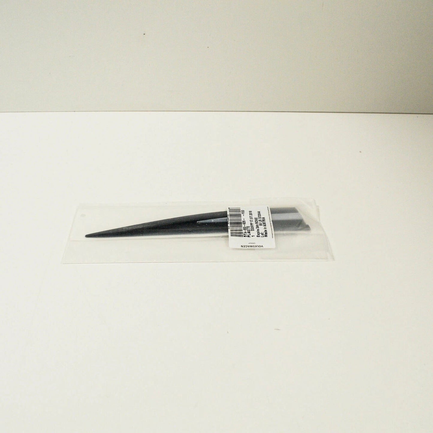 NEW VW TOURAN 5T FRONT RIGHT BADGE SELF-ADHESIVE R-LINE 5TA853426FOD ORIGINAL