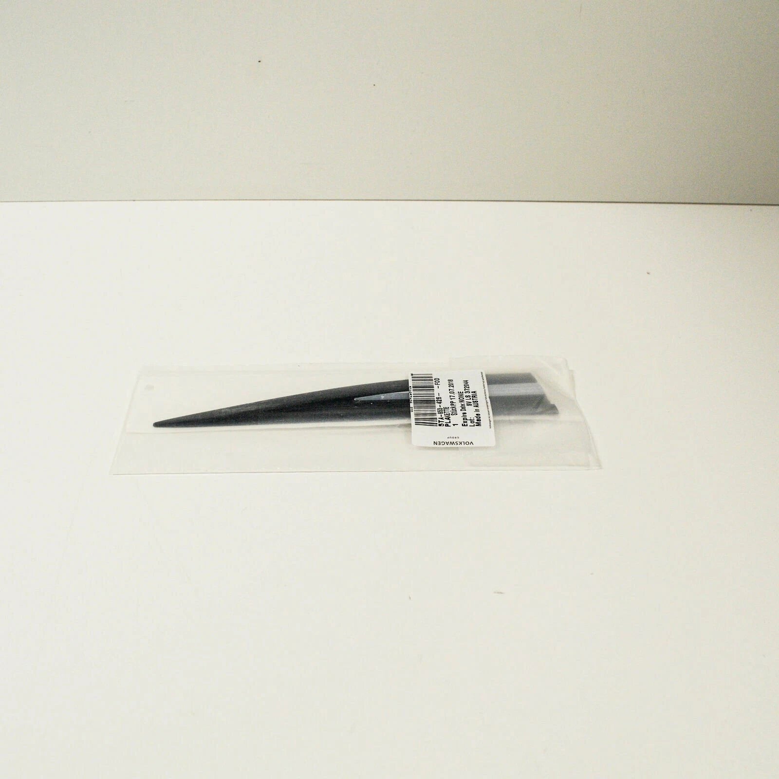 NEW VW TOURAN 5T FRONT RIGHT BADGE SELF-ADHESIVE R-LINE 5TA853426FOD ORIGINAL