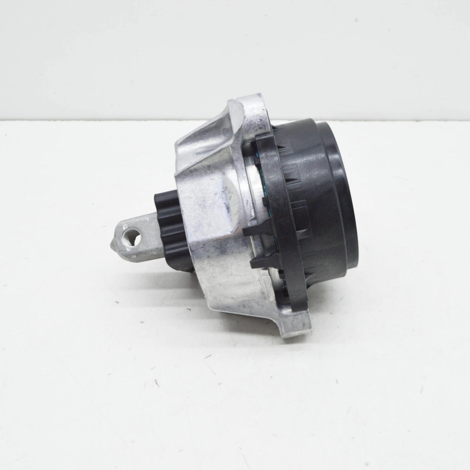 NEW BMW 7 G12 RIGHT SIDE ENGINE MOUNT 22116866156 ORIGINAL