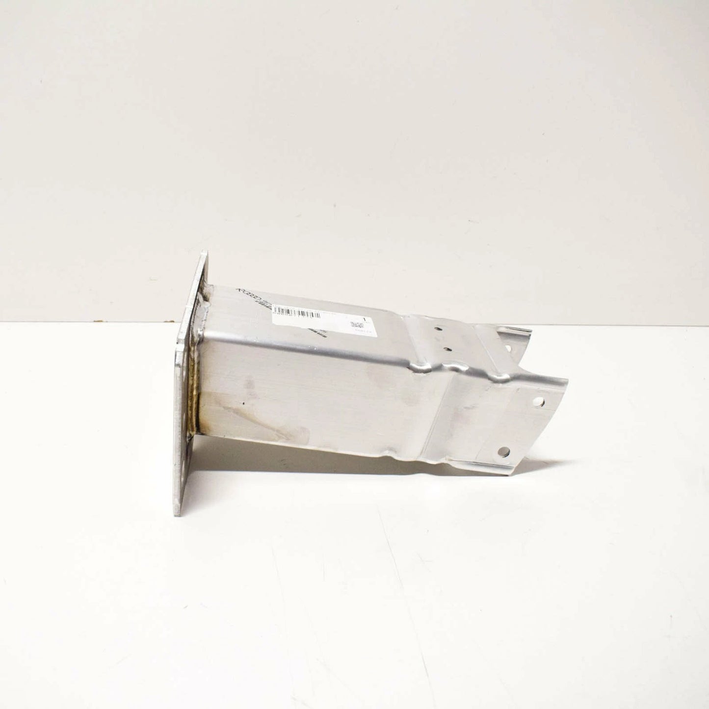 NEW AUDI A4 B9 FRONT RIGHT REINFORCEMENT BRACKET 8W0807134A