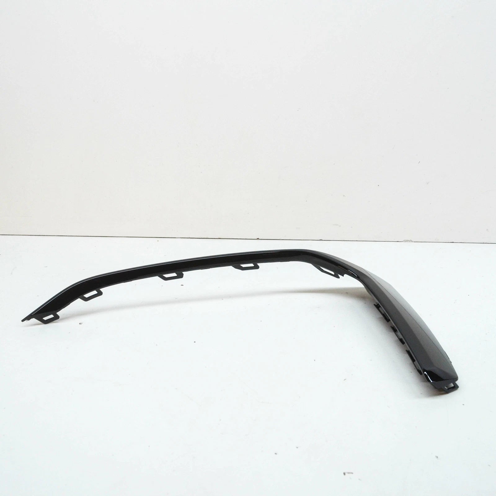 NEW AUDI SQ7 4M FRONT BUMPER RIGHT LOWER TRIM GLOSSY 4M0853300AT94