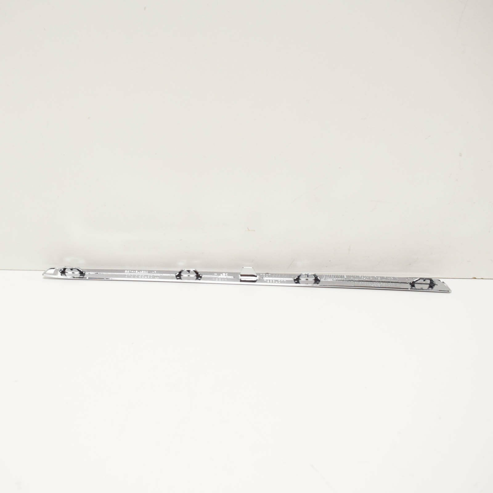 NEW MB GLA X156 FRONT BUMPER RIGHT DECORATIVE STRIP CHROME TRIM A1568851021