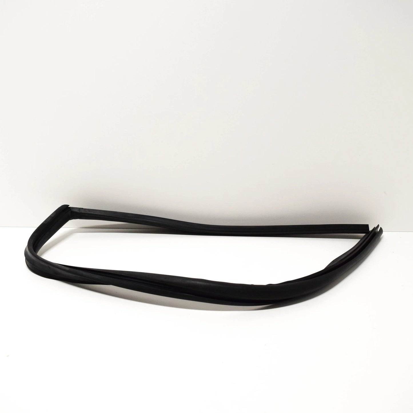 NEW BMW 1502 RIGHT VENT WINDOW GASKET SEAL 51367441113 7441113 ORIGINAL