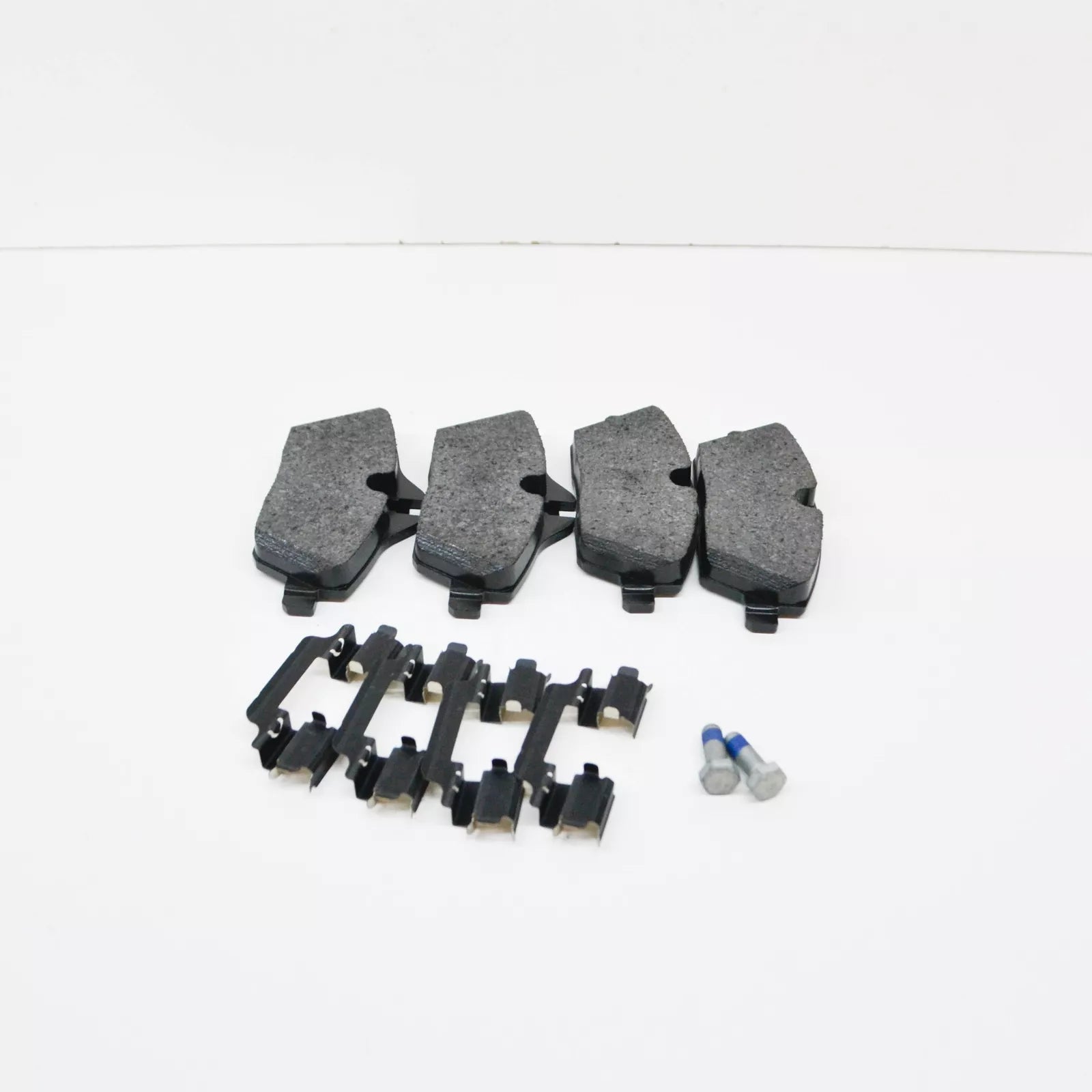 NEW BMW FRONT BRAKE PADS REPAIR KIT E81/E82/E87/E88 1 6774050 34116774050