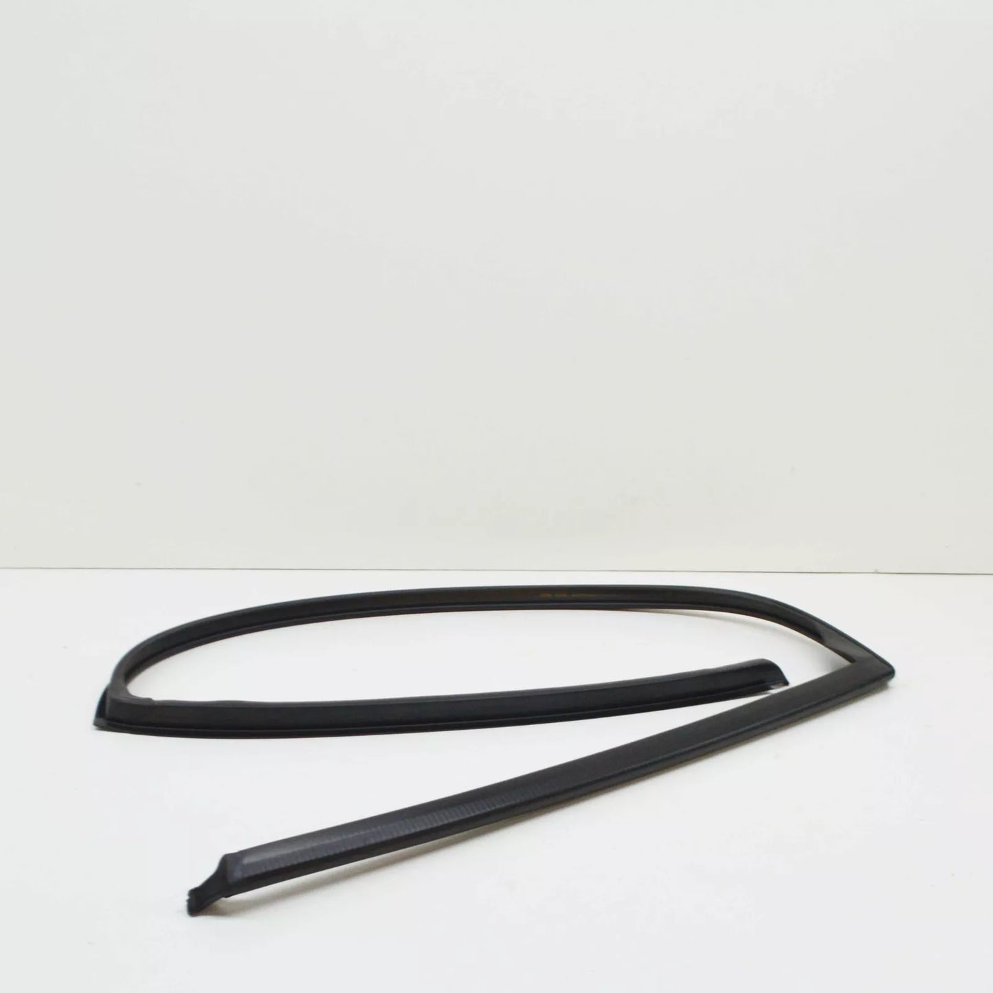 NEW BMW X5 E70 UPPER REAR LEFT DOOR SEAL 51767208591 7208591 ORIGINAL