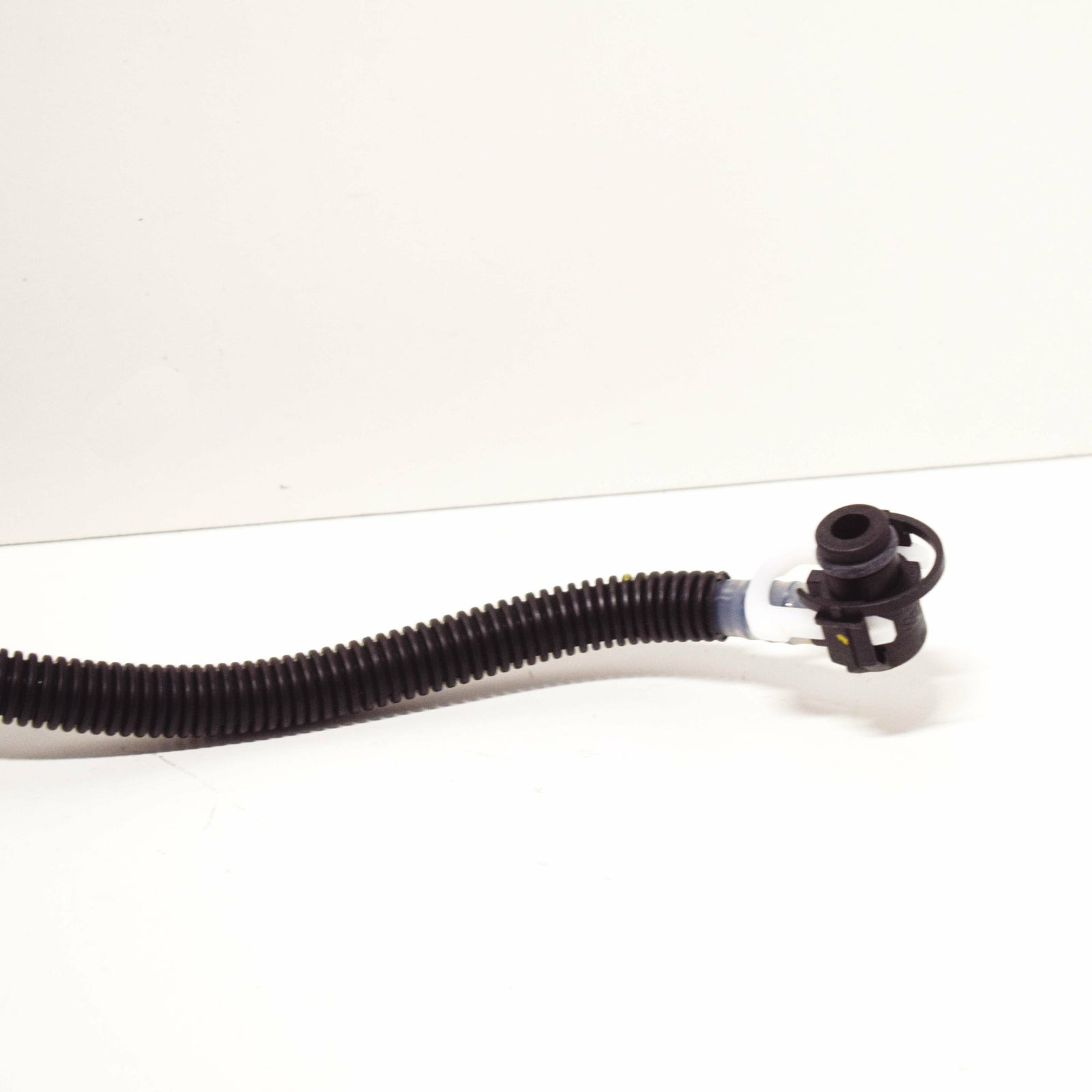 NEW MERCEDES BENZ E W210 FUEL PIPE LINE HOSE E270 DIESEL A6120702132 ORIGINAL