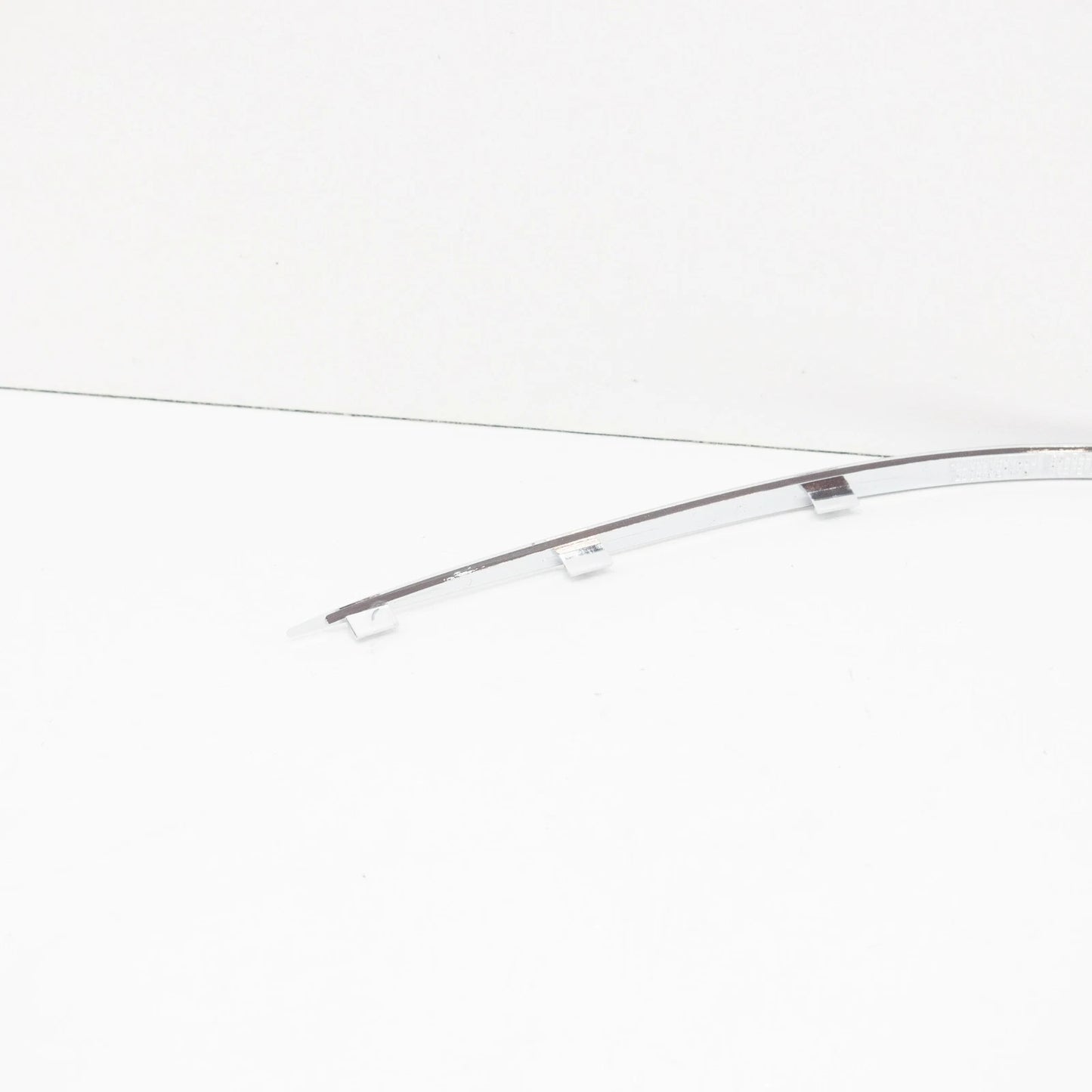 NEW MB E S211 FRONT BUMPER LEFT LOWER MOULDING A2118852321