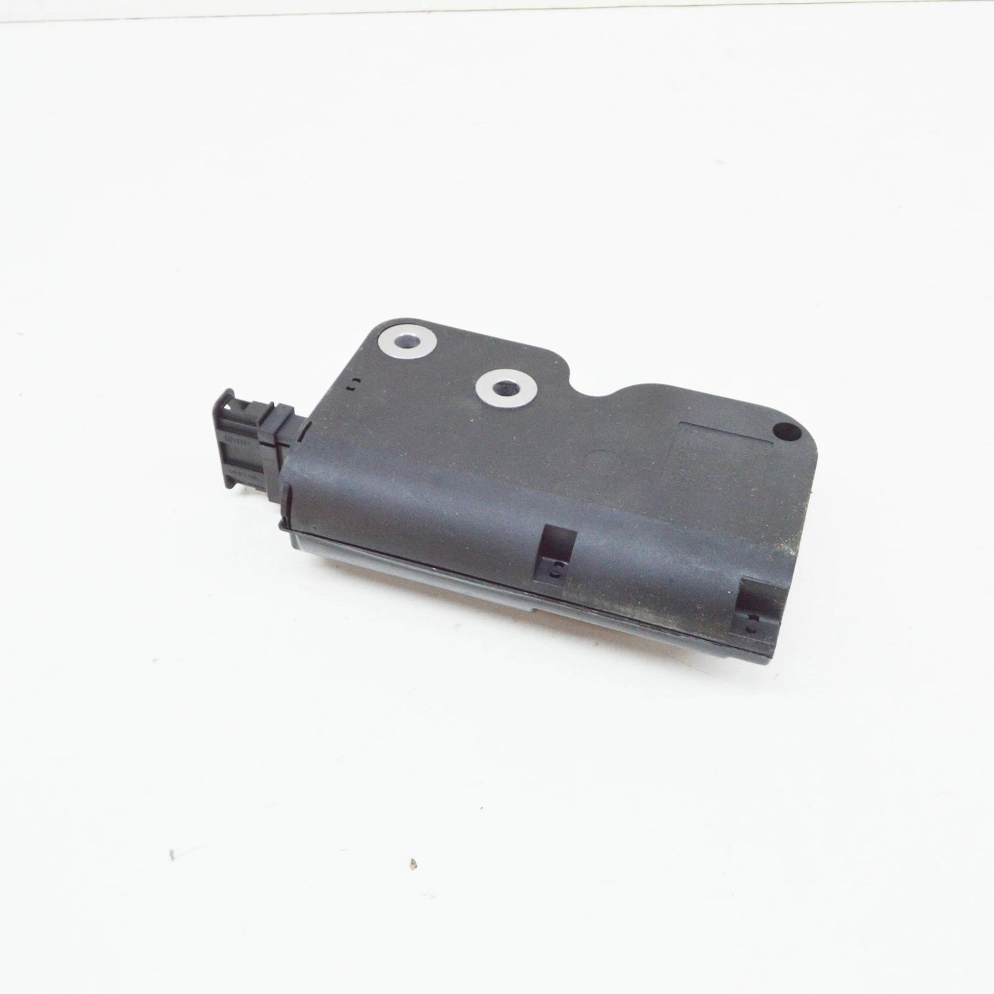 NEW VW TOUAREG 7L REAR STRIKER PLATE WITH MOTOR 7L0827511C