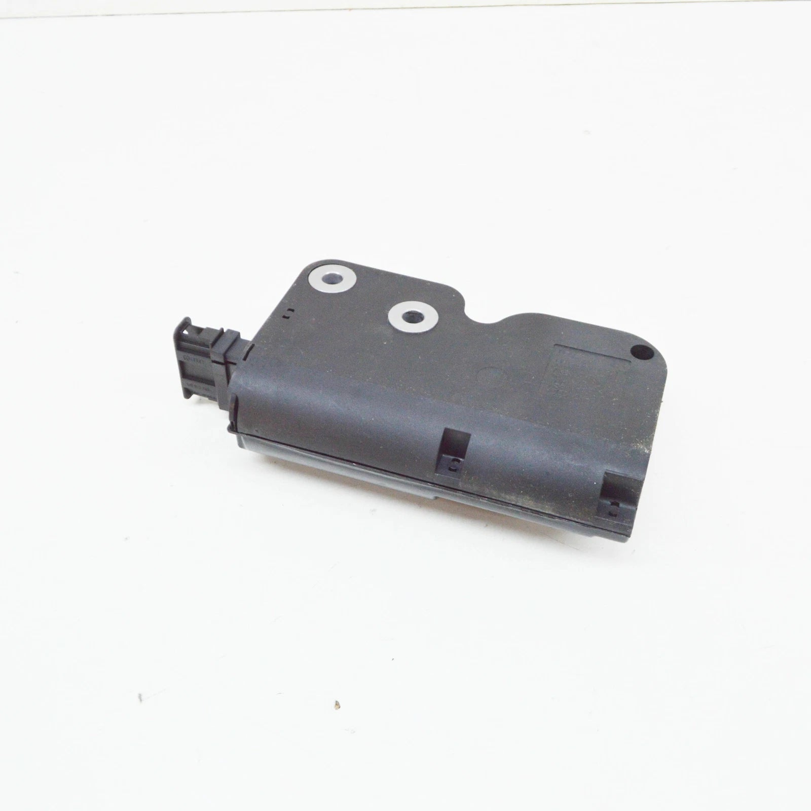 NEW VW TOUAREG 7L REAR STRIKER PLATE WITH MOTOR 7L0827511C