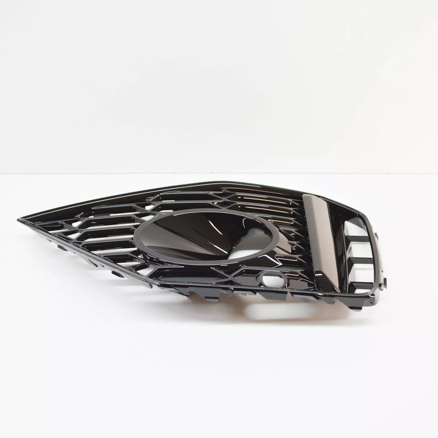 NEW AUDI A4 AVANT B9 FRONT RIGHT AIR GUIDE GRILLE 8W0807682AST94