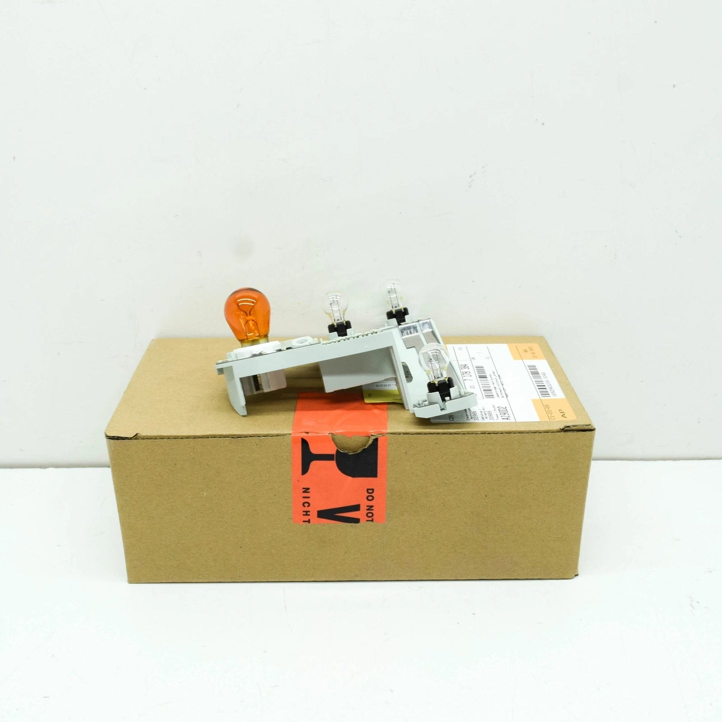 NEW BMW 3 E93 REAR RIGHT TAILLIGHT BULB HOLDER 63217178384 7178384 ORIGINAL