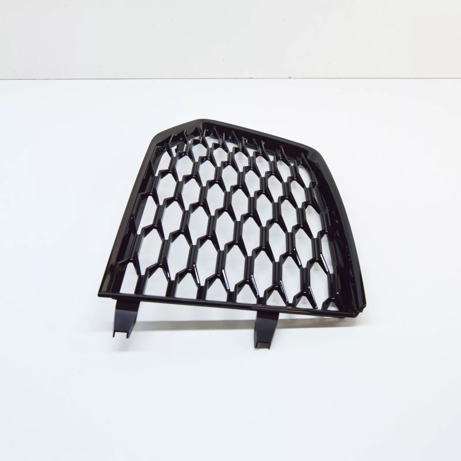 NEW AUDI RS Q3 8U FRONT LEFT AIR GUIDE GRILLE 8U0807681MT94