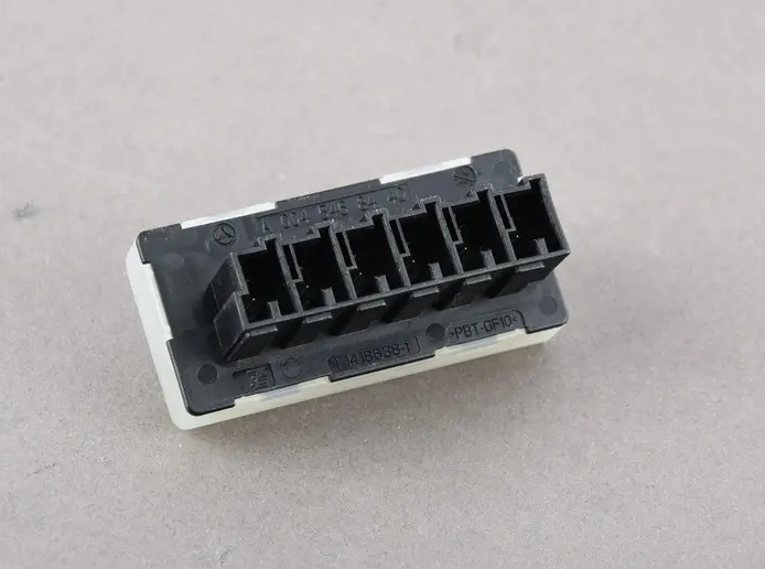 NEW MERCEDES-BENZ E W212 CONNECTOR DISTRIBUTOR BLOCK A0045468440 ORIGINAL