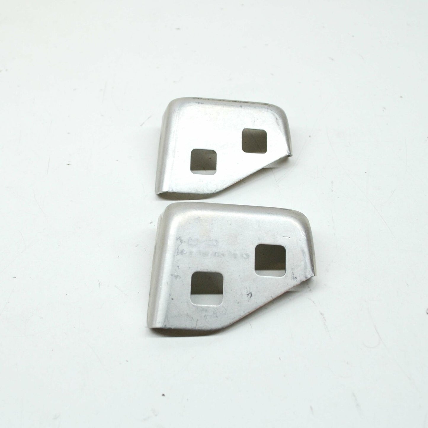 NEW MB GLC COUPE C253 FRONT RIGHT HEADLIGHT BOTTOM HOLDER A2136202900 ORIGINAL