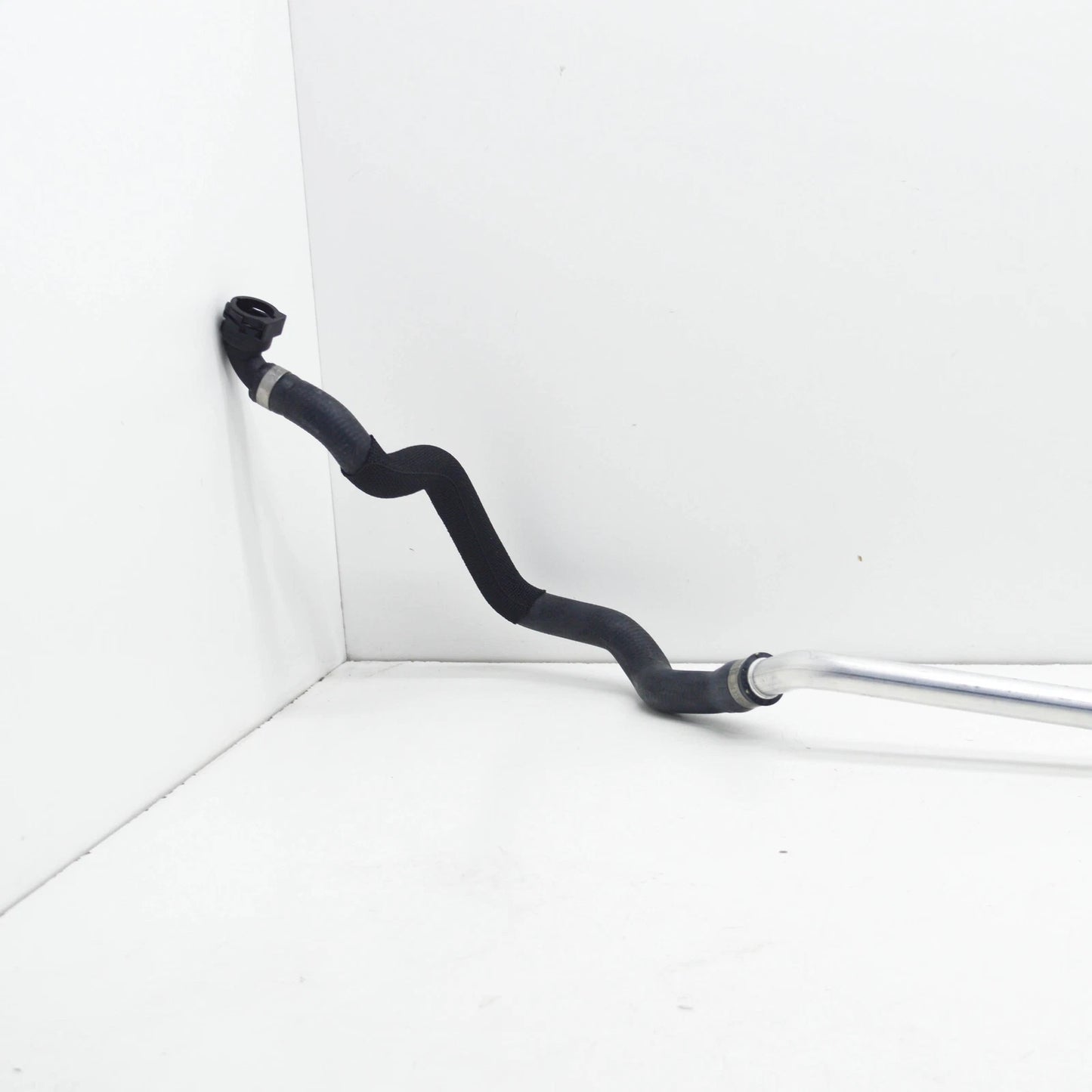 NEW BMW M5 F90 EXTERNAL RADIATOR COOLANT HOSE 17128747916 8747916 ORIGINAL