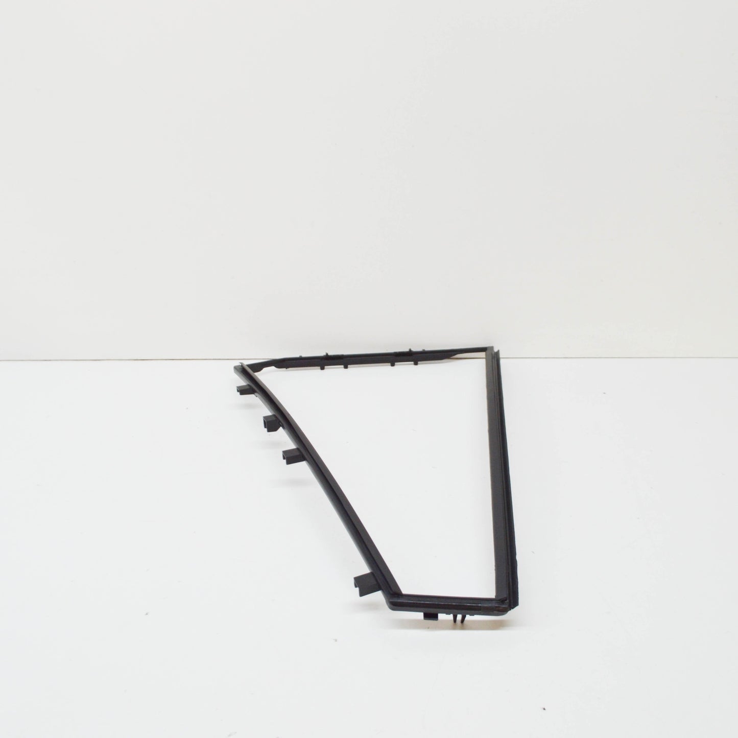 new bmw 3 e91 rear quarter window left side seal 51357119943 7119943 original