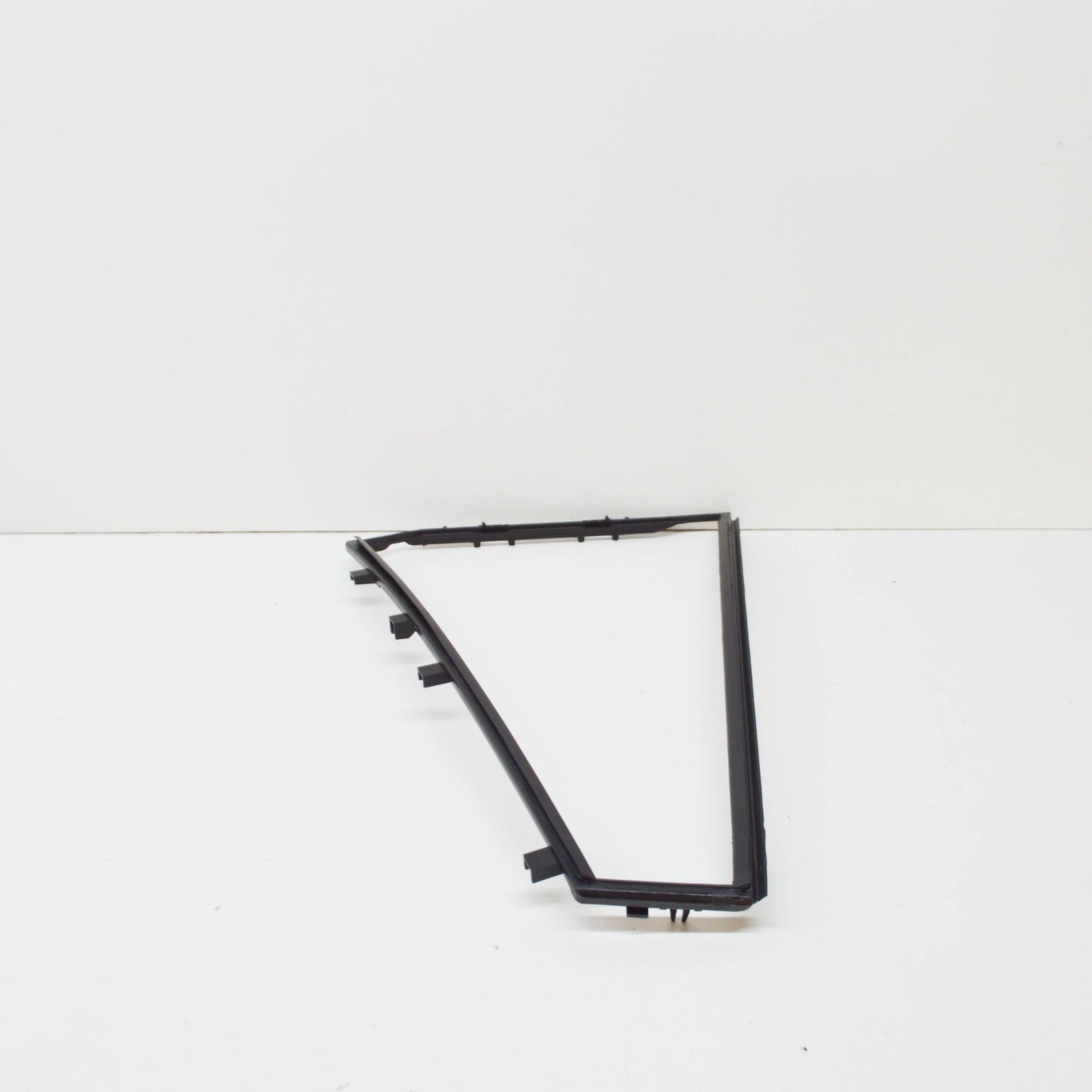 new bmw 3 e91 rear quarter window left side seal 51357119943 7119943 original