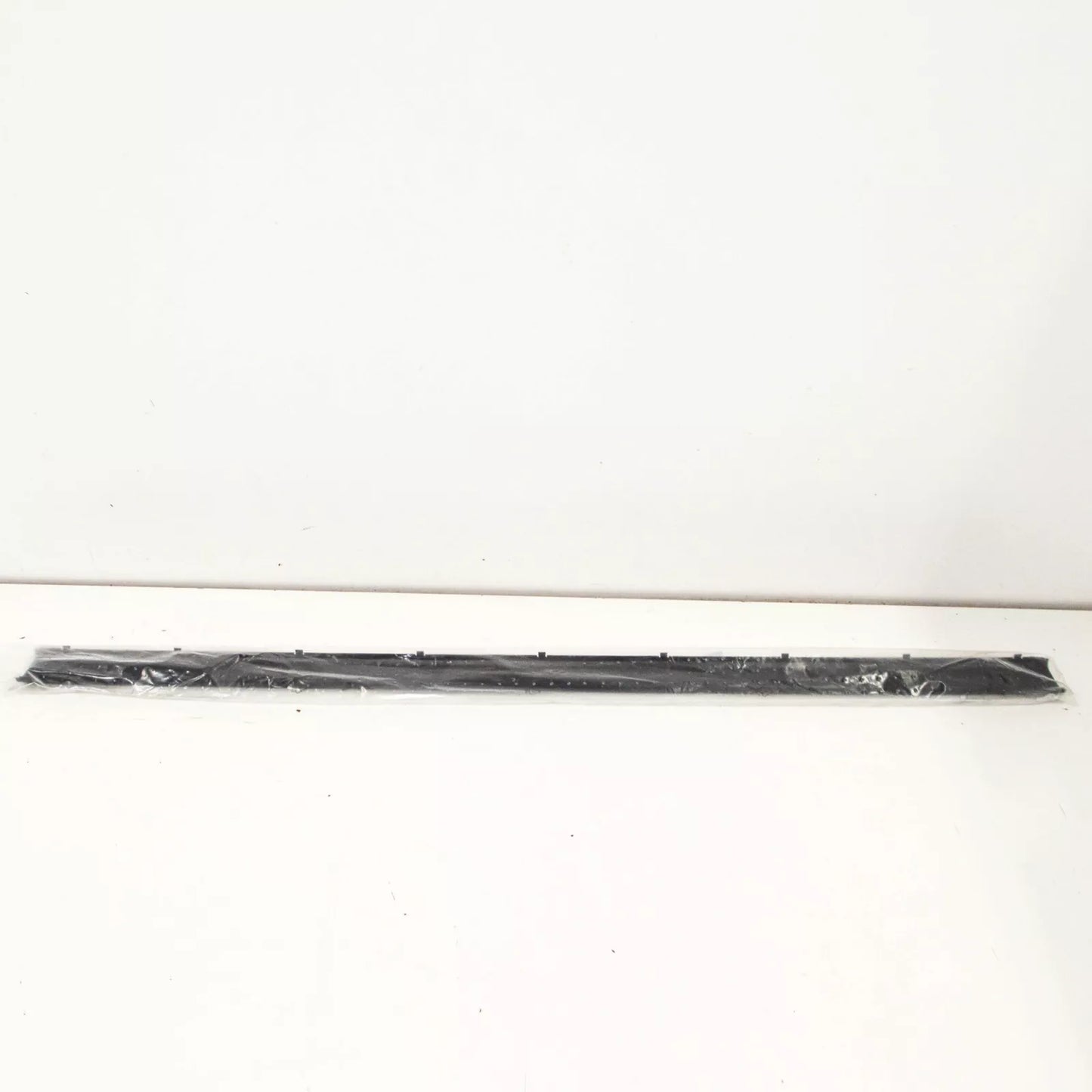 NEW BMW 5 E34 REAR BUMPER CENTER TRIM 51128148819 8148819 1997 ORIGINAL