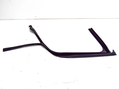 NEW MERCEDES-BENZ C W205 FRONT RIGHT DOOR WINDOW SEAL A2057256600 ORIGINAL