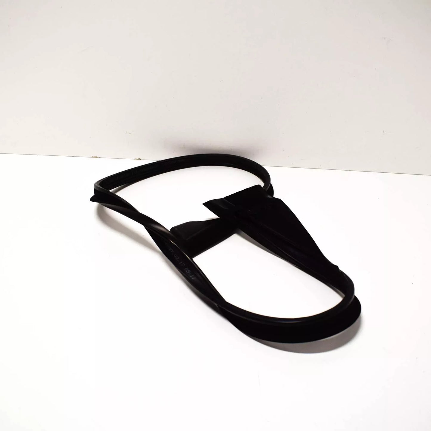 NEW BMW 5 E39 FRONT RIGHT DOOR SEAL 51210402746 0402746 ORIGINAL