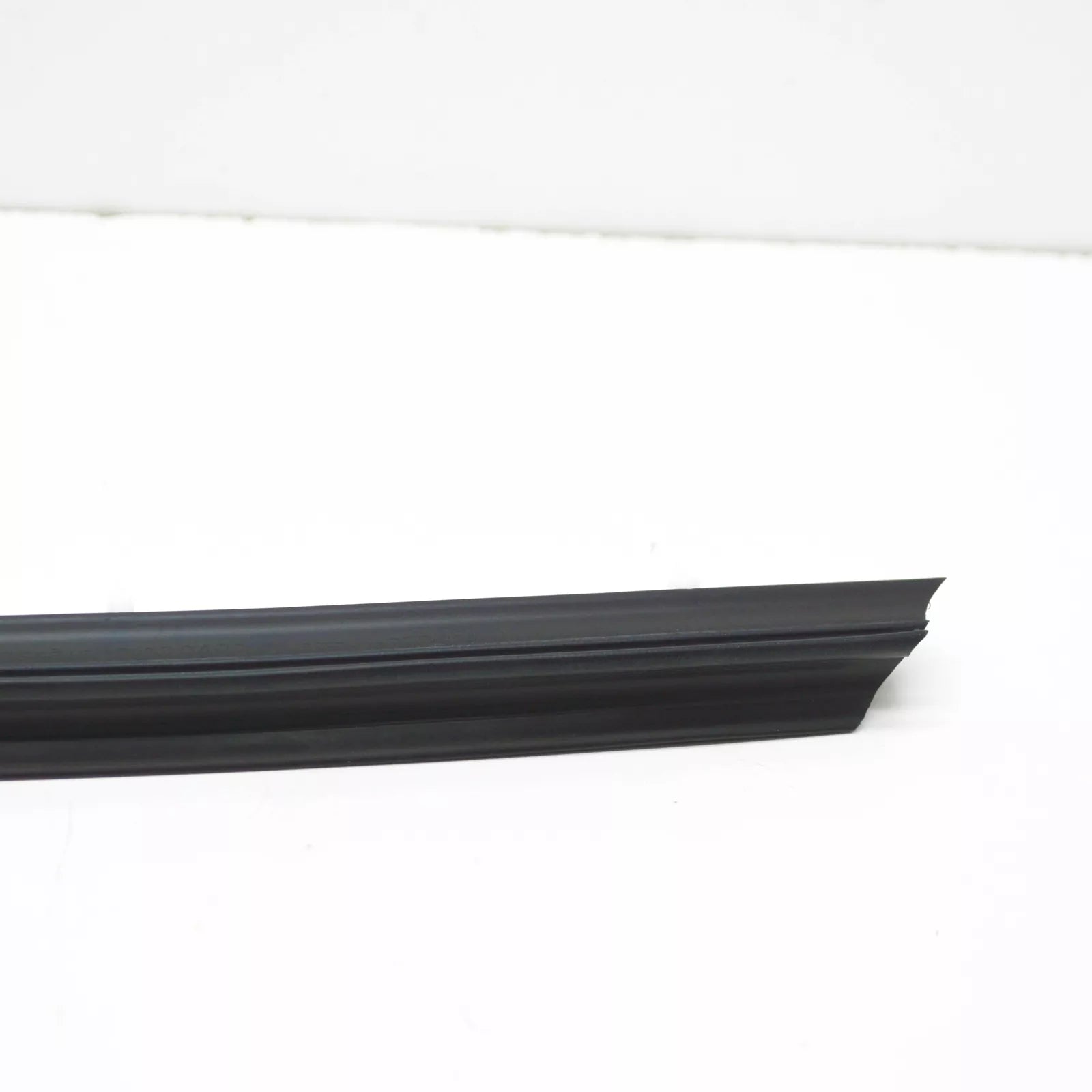 NEW VOLKSWAGEN TRANSPORTER T5 FRONT RIGHT DOOR SEAL 7H0837566A ORIGINAL