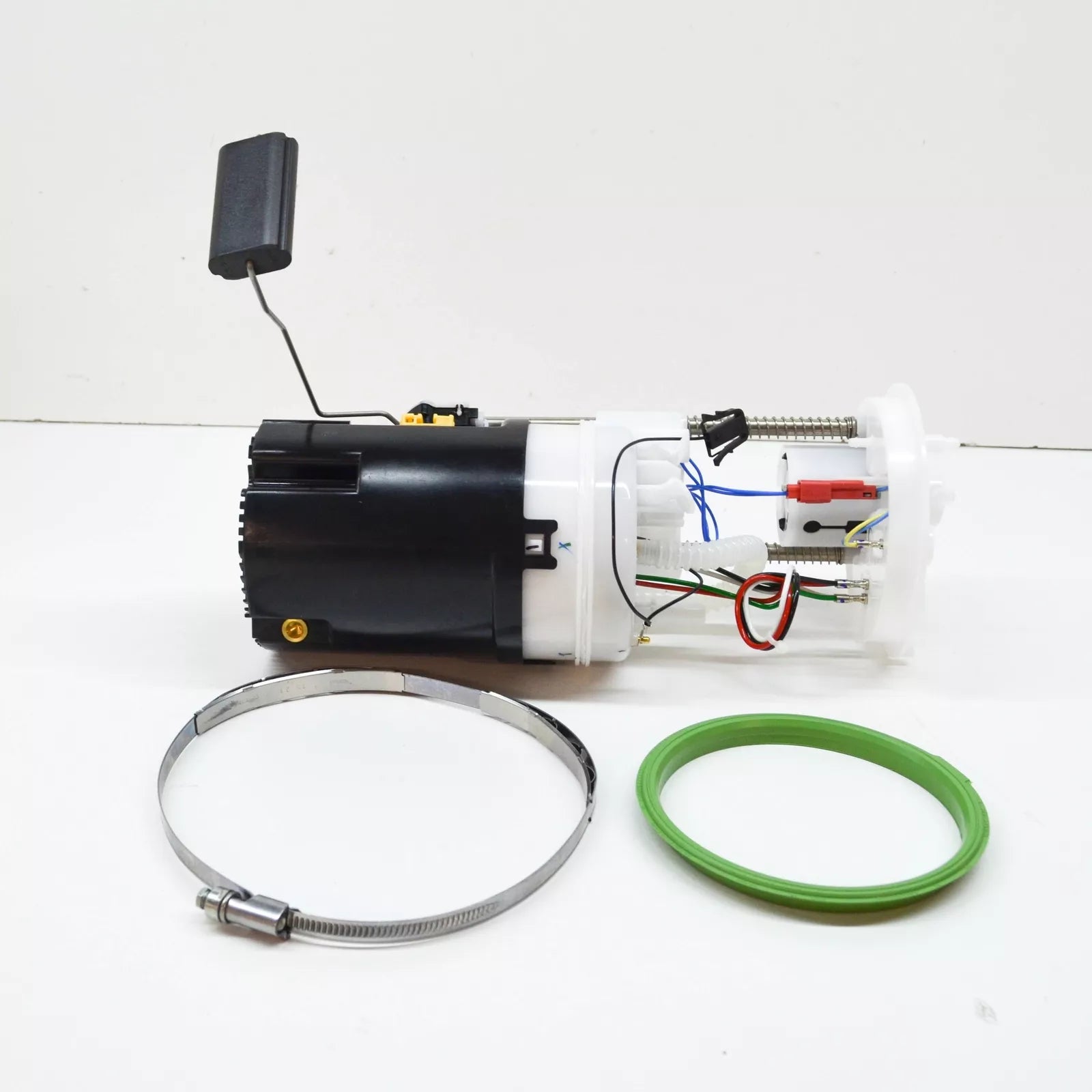 NEW BMW X5 F15 FUEL TANK PUMP 16117212585 7212585 ORIGINAL