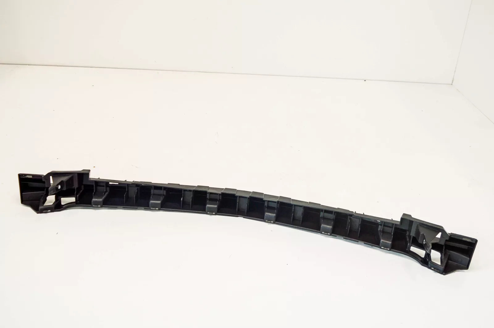 NEW MB C W204 AMG FRONT BUMPER CENTER MOUNTING A2048854665 ORIGINAL