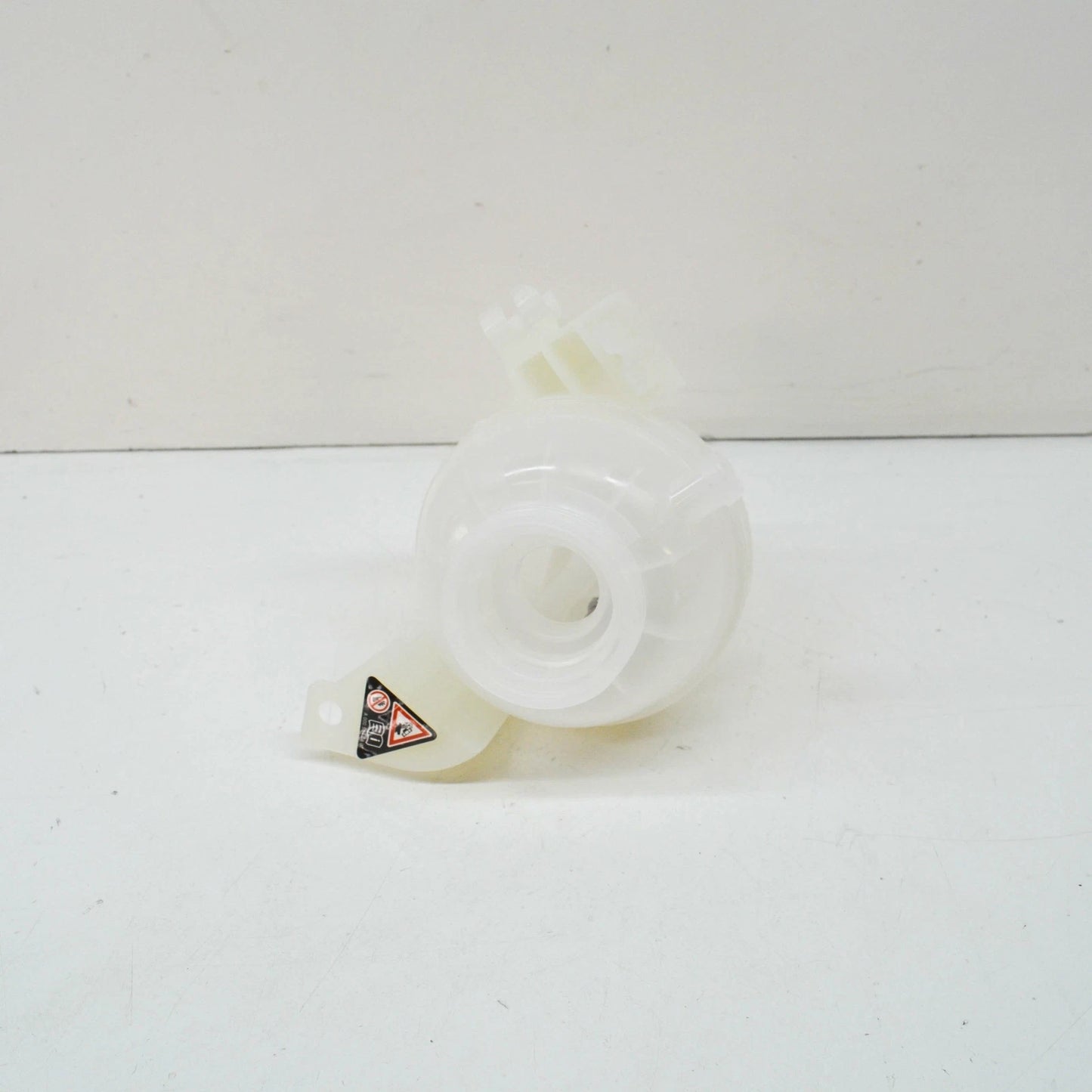 NEW MERCEDES-BENZ C W205 EXPANSION COOLANT RESERVOIR TANK A2055000549 ORIGINAL