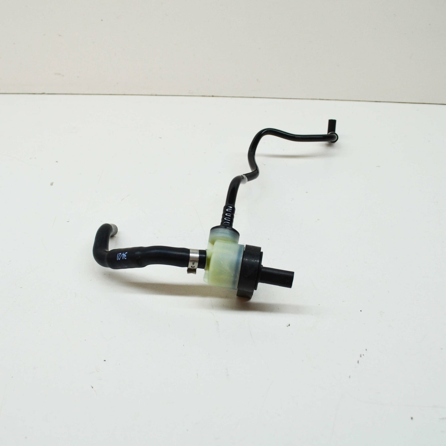 NEW AUDI A4 AVANT B7 ENGINE BREATHER HOSE 06E103207AR ORIGINAL